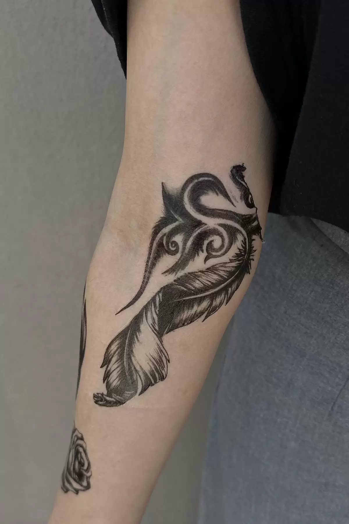 Geçici Tüy Ve Gül Figürlü Dövme Tattoo