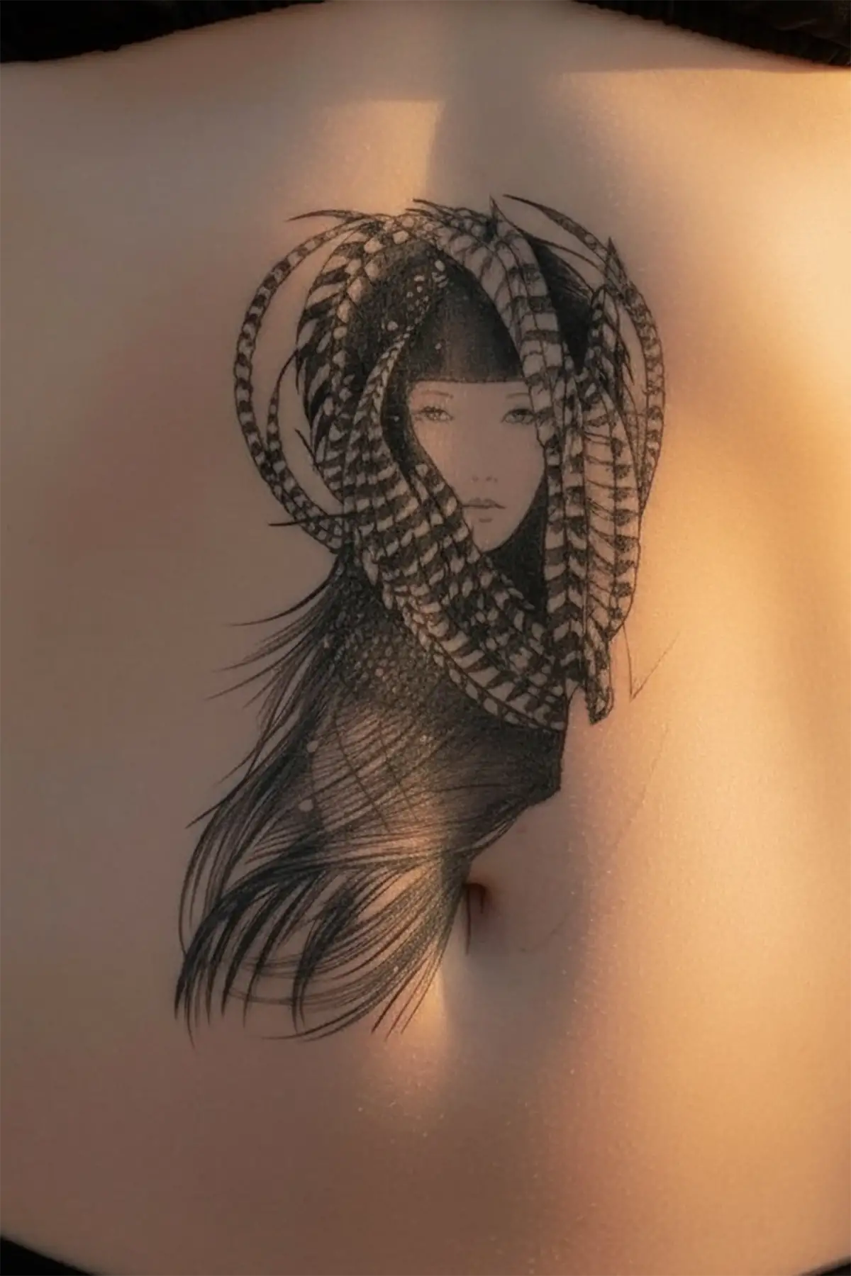 Geçici Tüy ve Kadın Modelli Dövme Tattoo