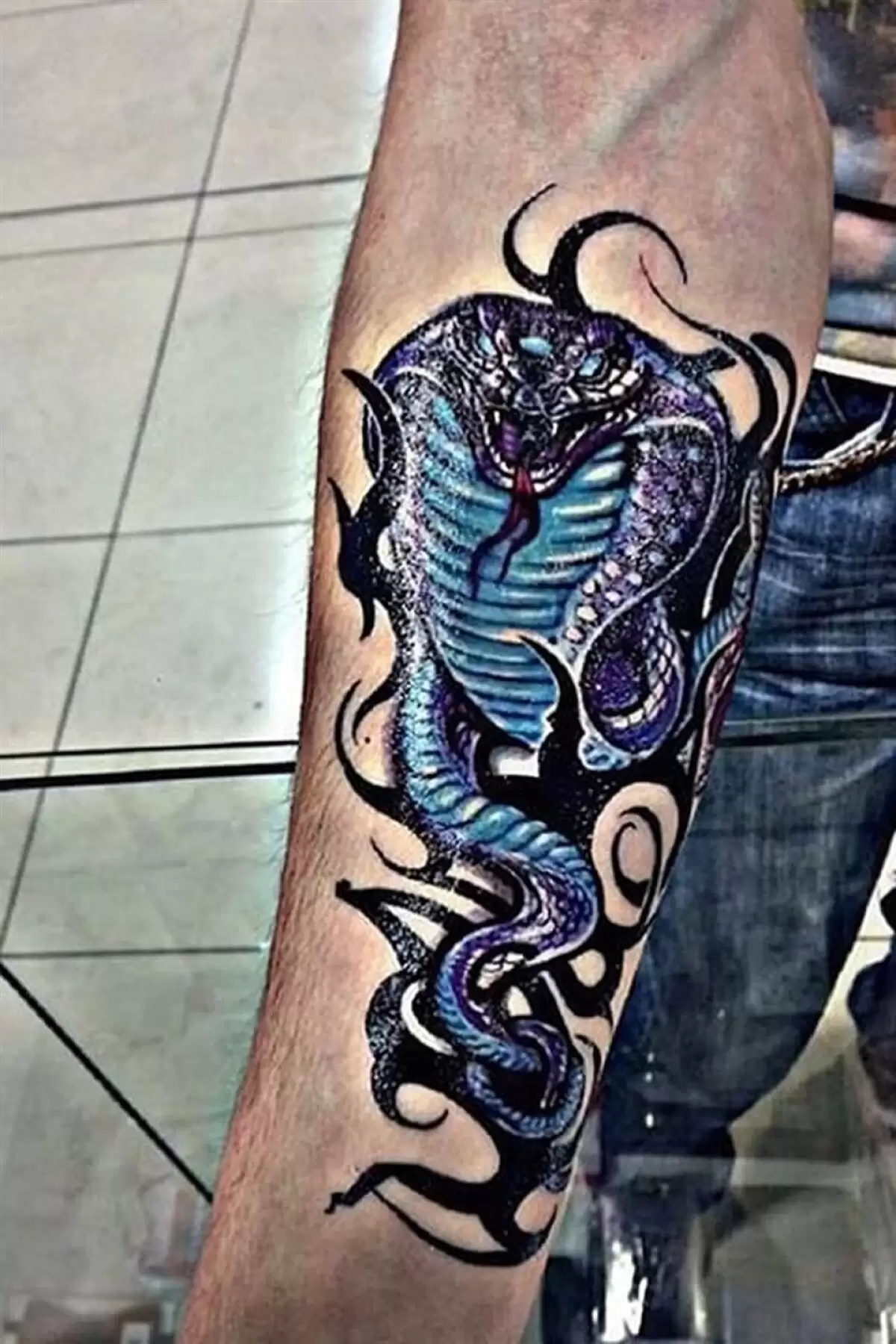 Geçici Kadın Modelli Dövme Tattoo