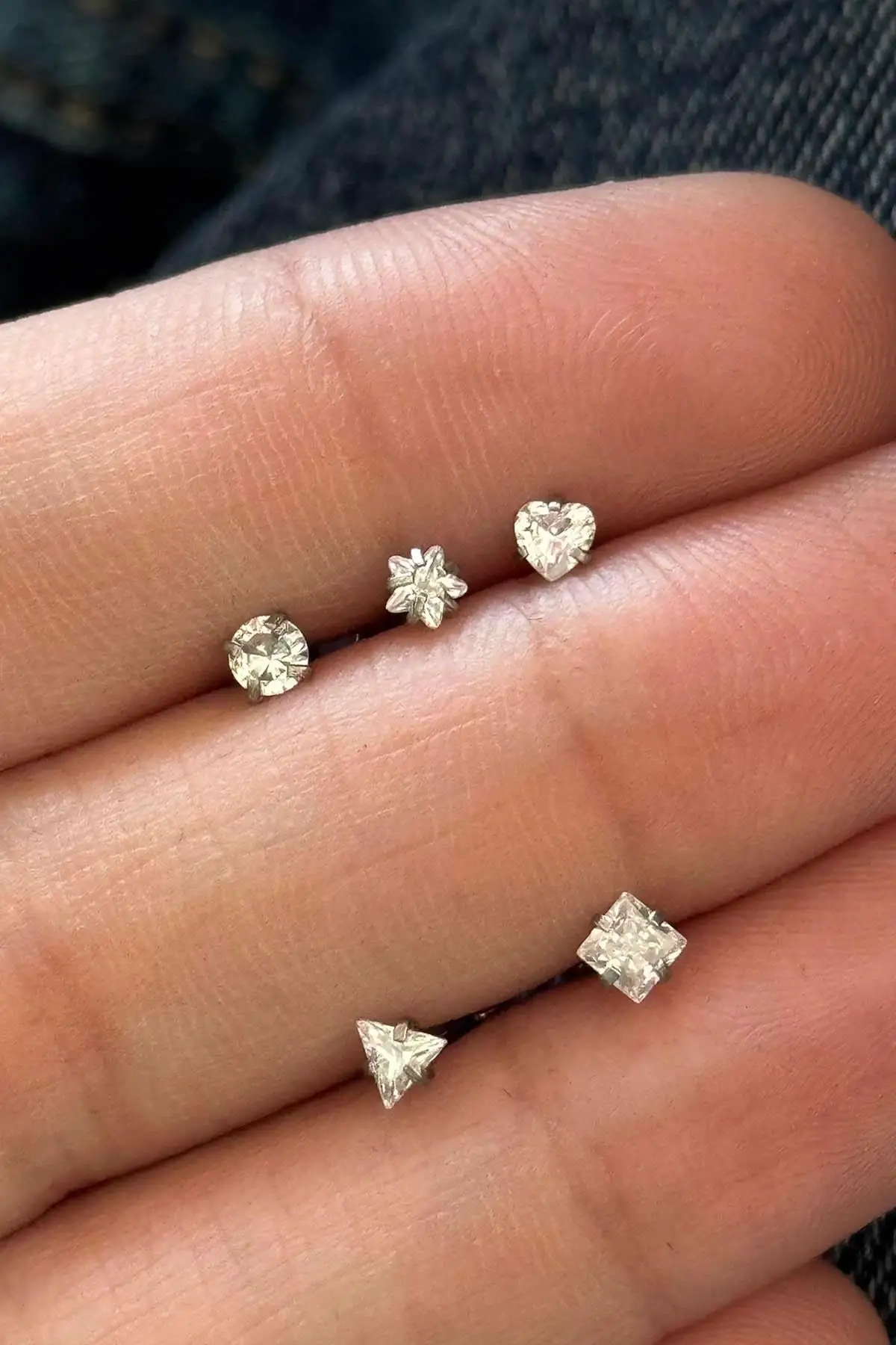 Gümüş Renk 5li Taş Detaylı Cerrahi Çelik Tragus/Kıkırdak Küpe/Piercing