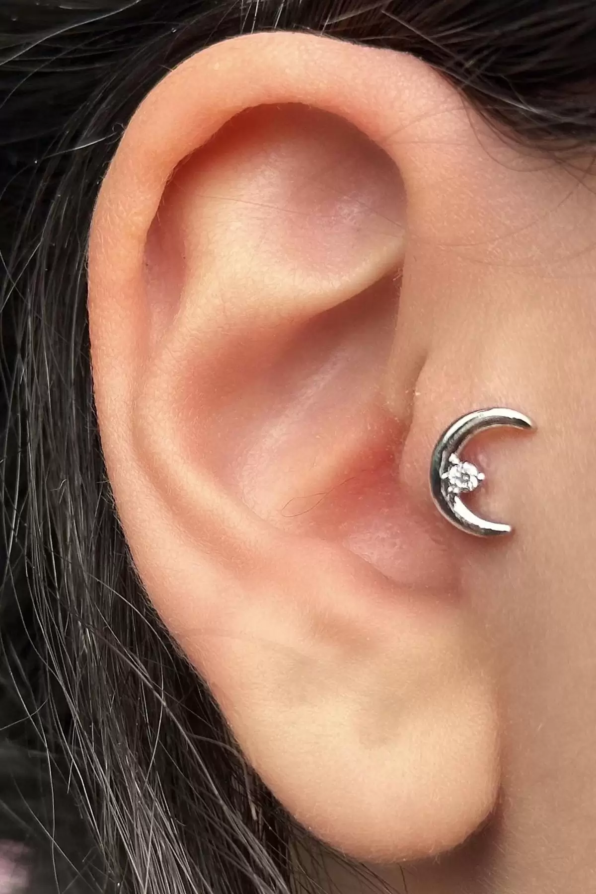 Gümüş Renk Ay Figürlü Çelik Tragus/Kıkırdak Küpe/Piercing (Tek)