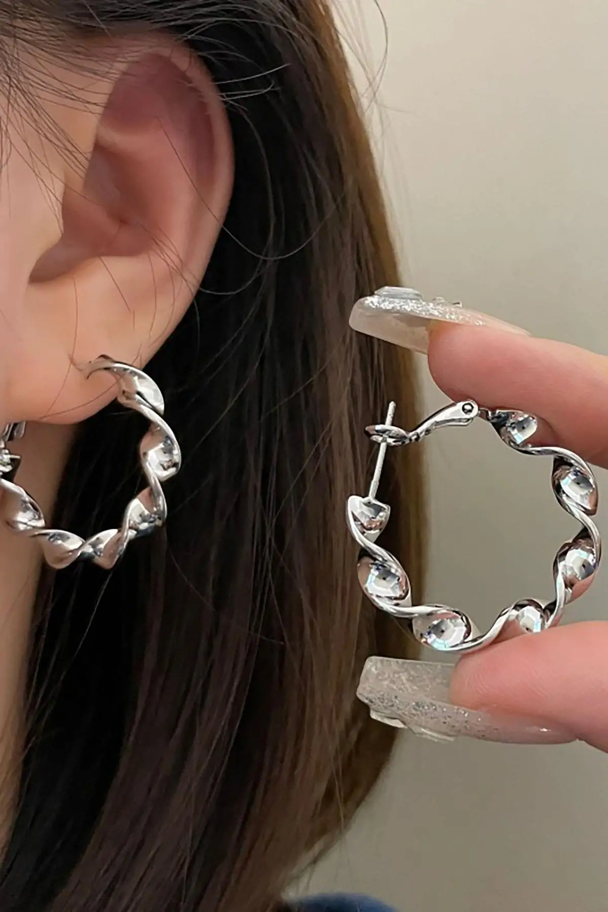 Gümüş Renk Burgu Detaylı 30Mm Halka Küpe (Çift)