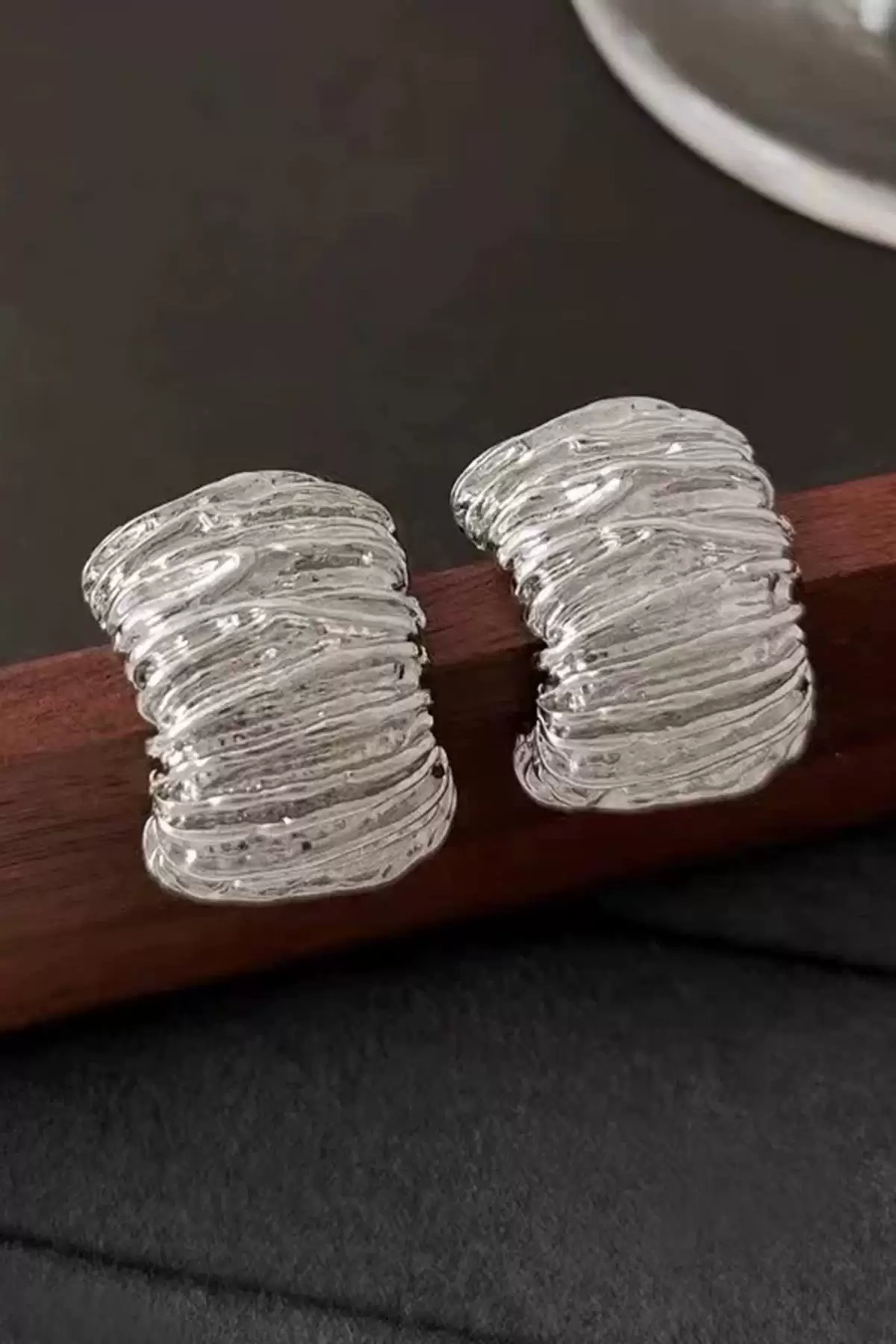 Gümüş Renk Burgu Detaylı Çelik Küpe (Çift)
