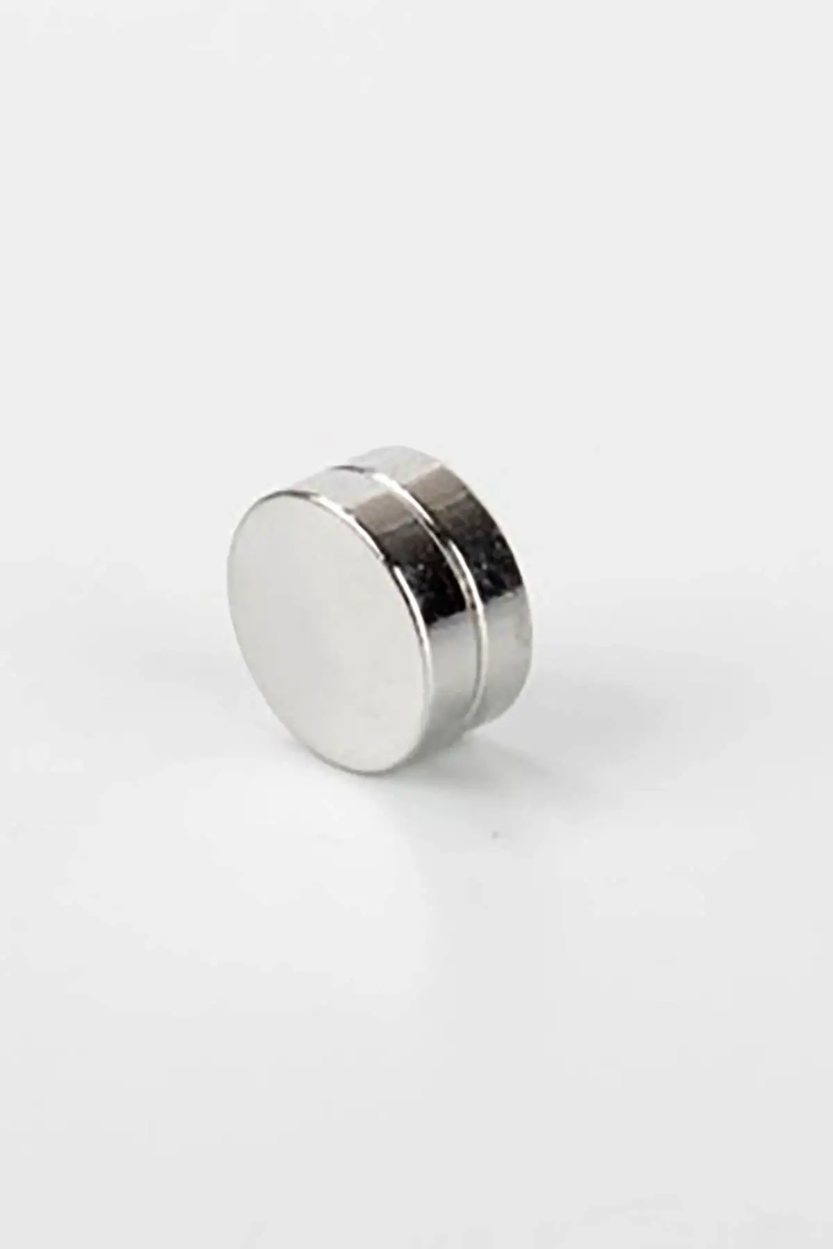 Gümüş Renk Çelik Mıknatıslı Küpe (Tek)