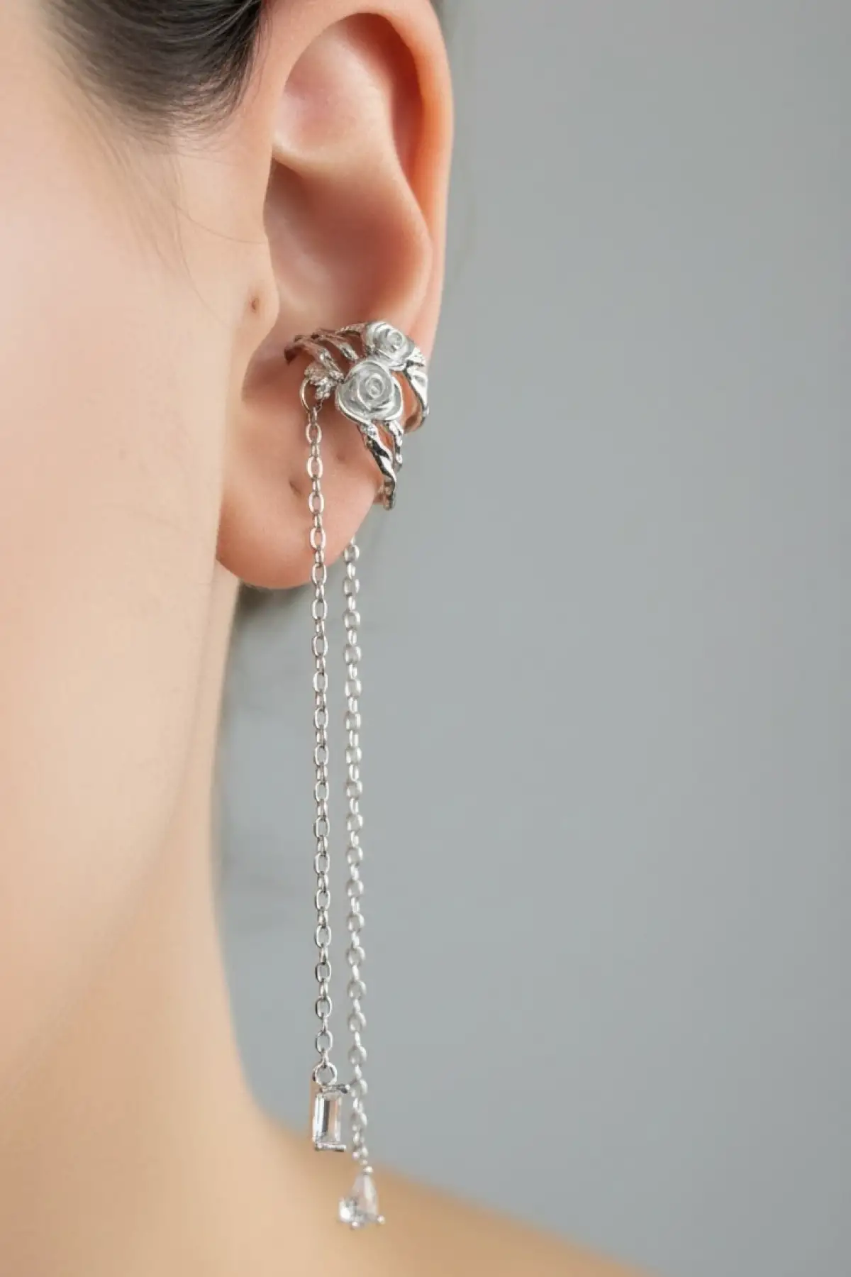 Gümüş Renk Çiçek Figürlü 14K Altın Kaplama Kulak Aksesuarı (Tek)