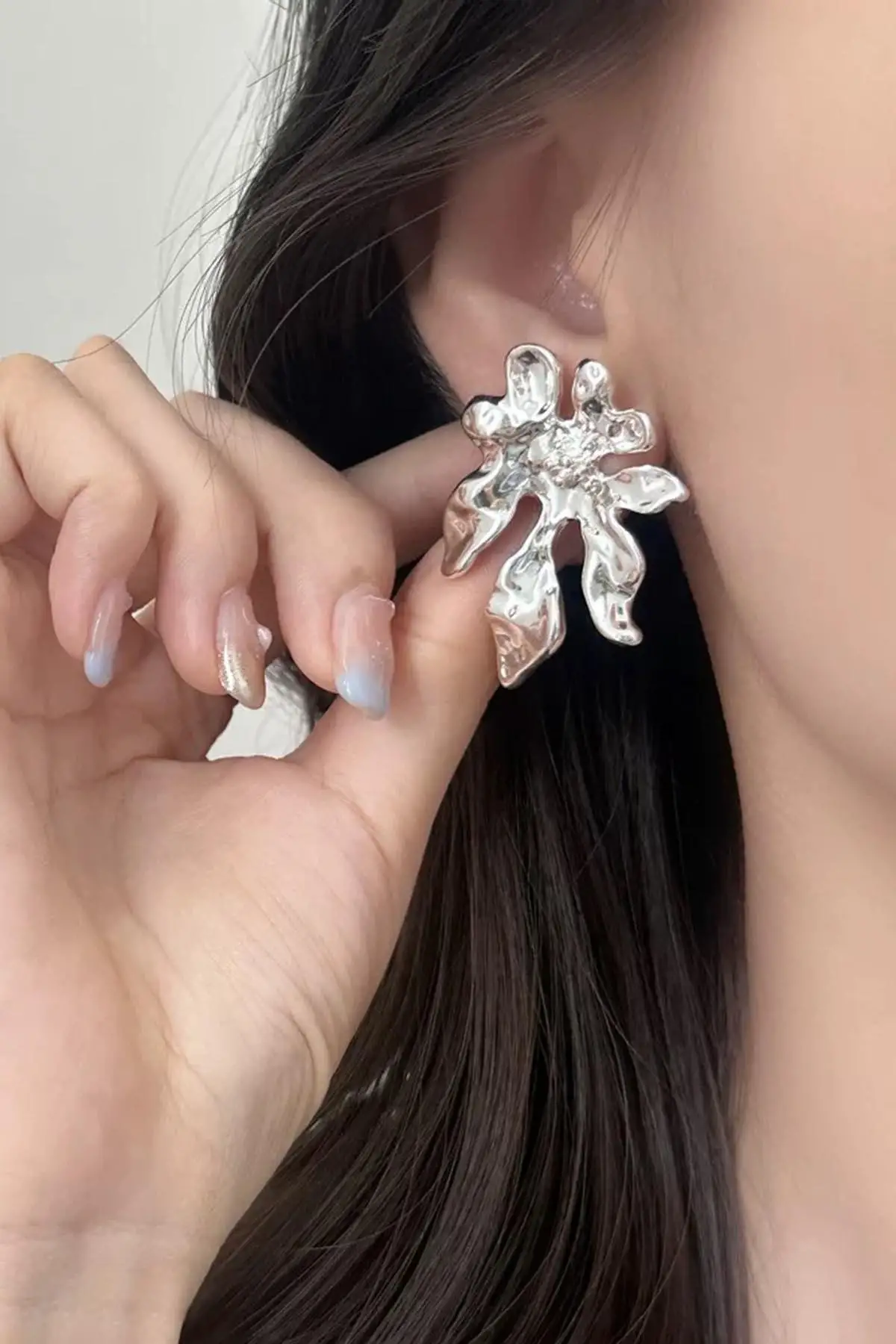 Gümüş Renk Çiçek Figürlü Çelik Küpe (Çift)