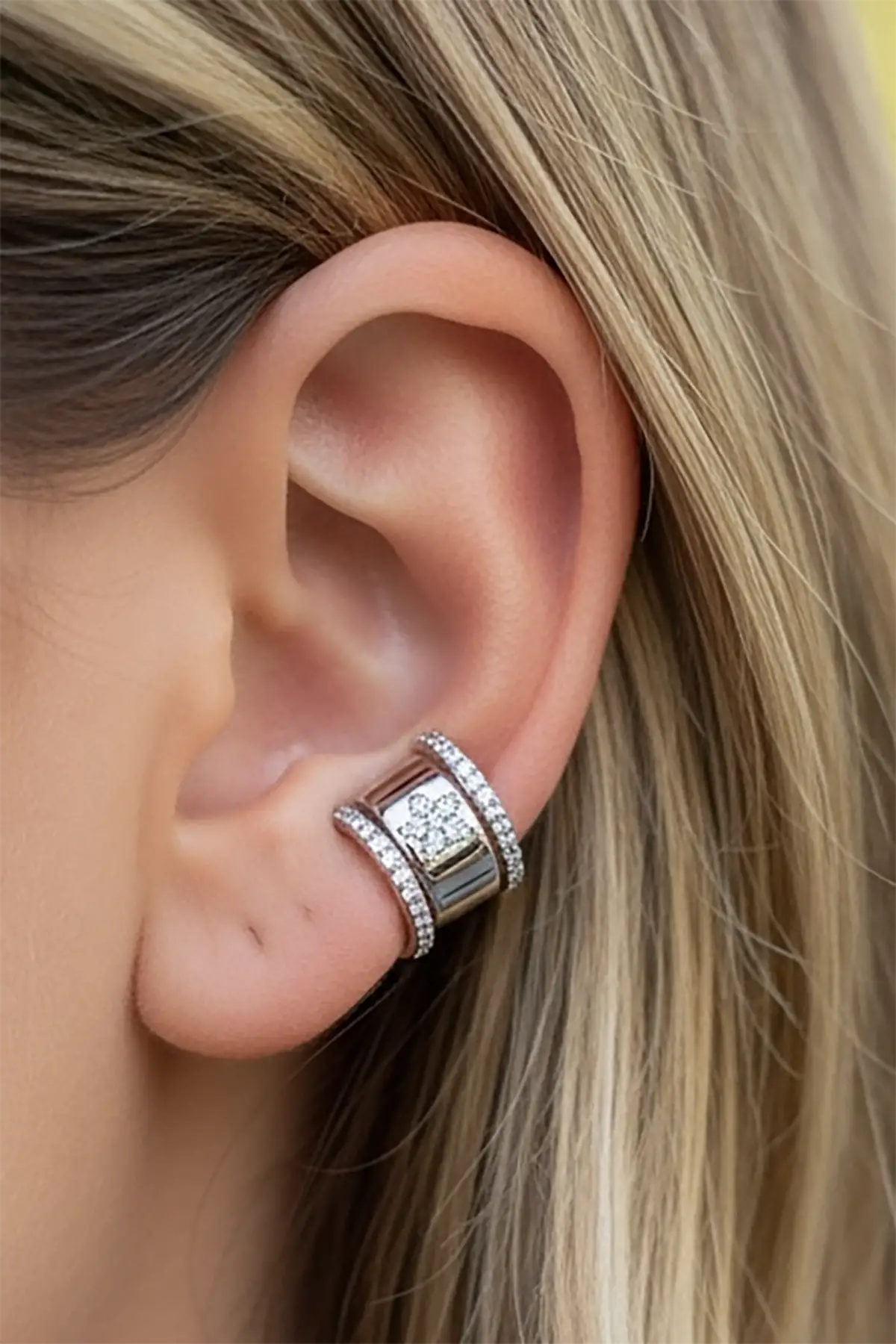 Gümüş Renk Çiçek Figürlü Taş Detaylı 14K Altın Kaplama TX Ear Cuff (Tek)