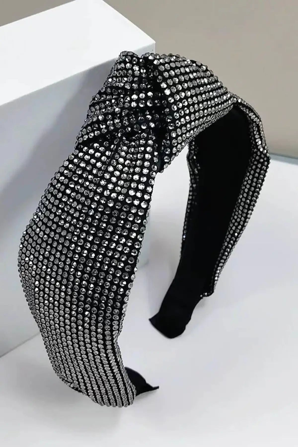 Gümüş Renk Düğüm Detaylı Taşlı Taç