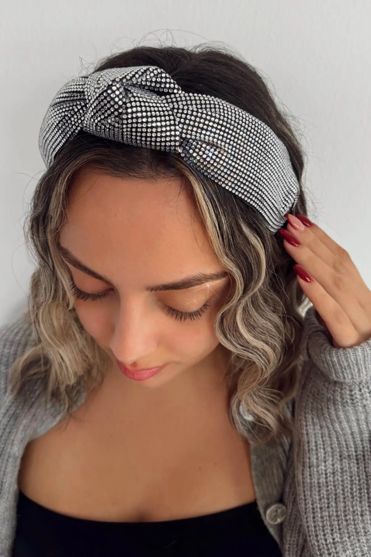 Gümüş Renk Düğüm Detaylı Taşlı Taç