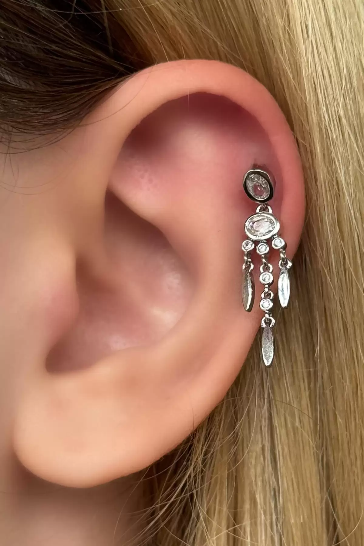 Gümüş Renk Düş Kapanı Figürlü Cerrahi Çelik Tragus/Kıkırdak Küpe/Piercing