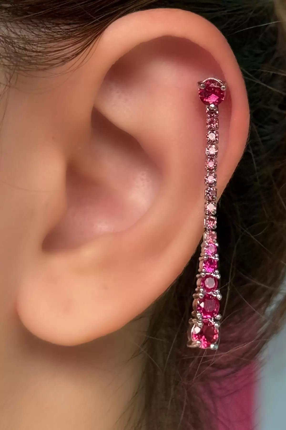 Gümüş Renk Fuşya Taş Detaylı Cerrahi Çelik Tragus/Kıkırdak Küpe/Piercing (Tek)