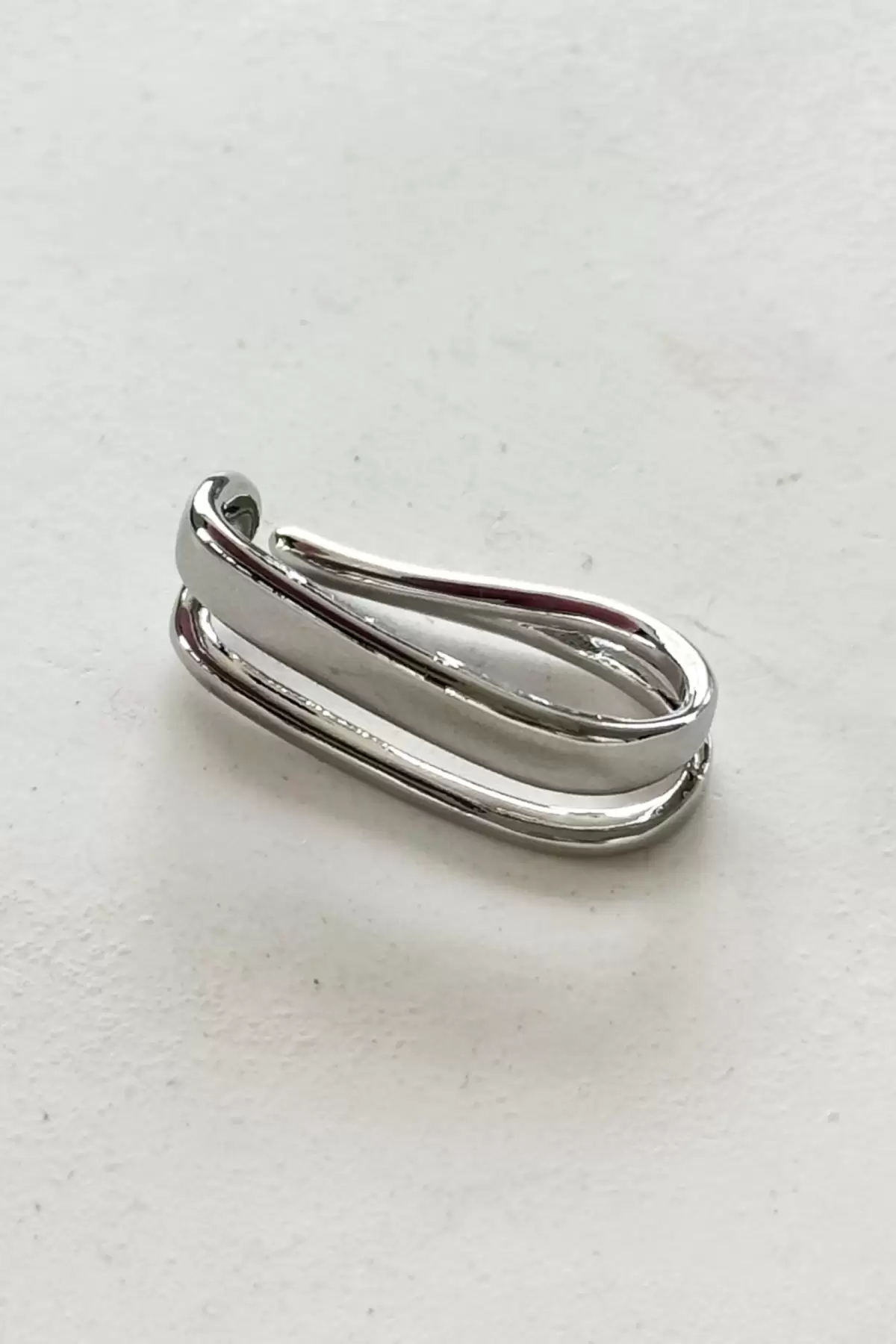 Gümüş Renk Halka Detaylı Ear Cuff Küpe (Tek)