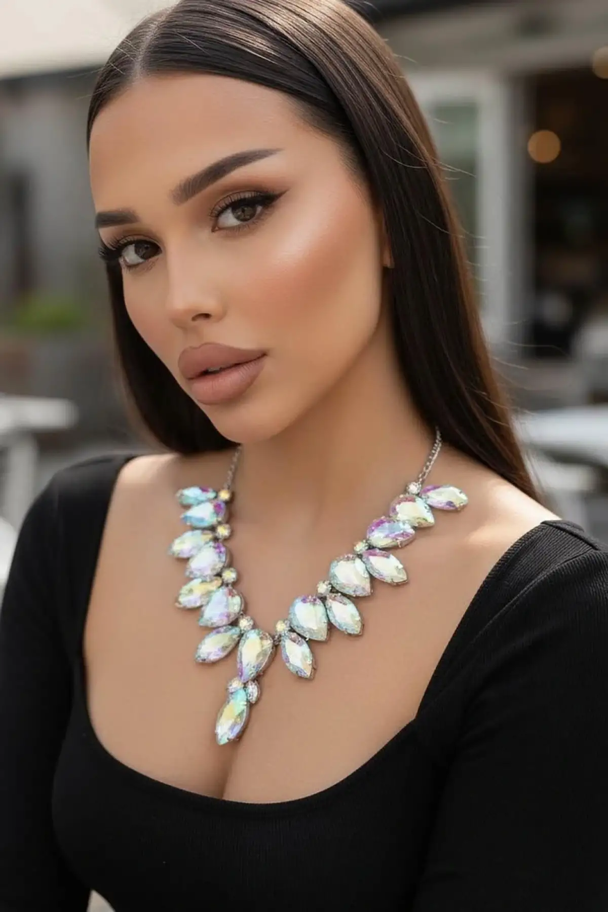 Gümüş Renk Hologram Taş Detaylı Tasarım Abiye Kolye