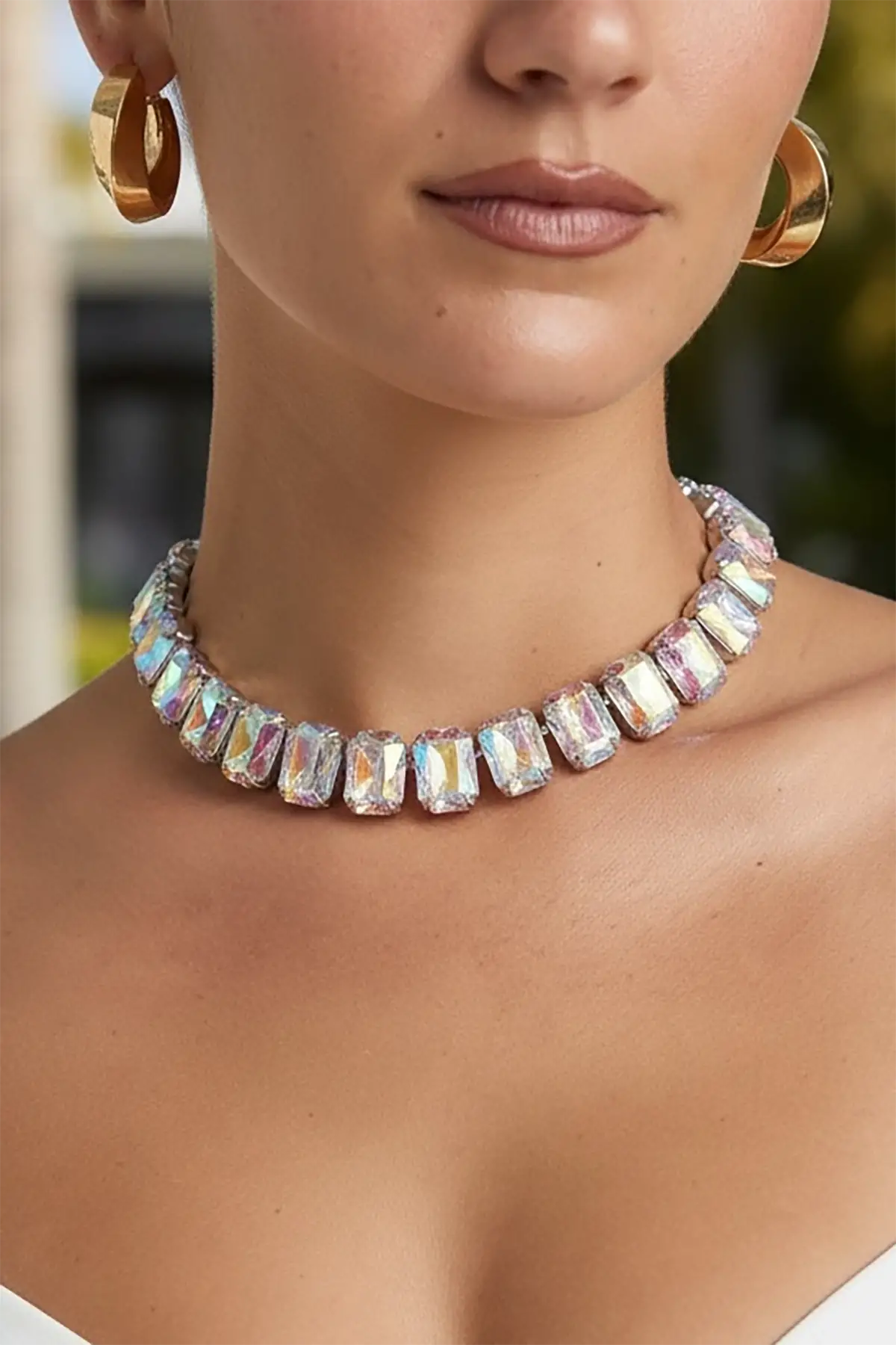 Gümüş Renk Hologram Taş Detaylı Tasarım Abiye Kolye