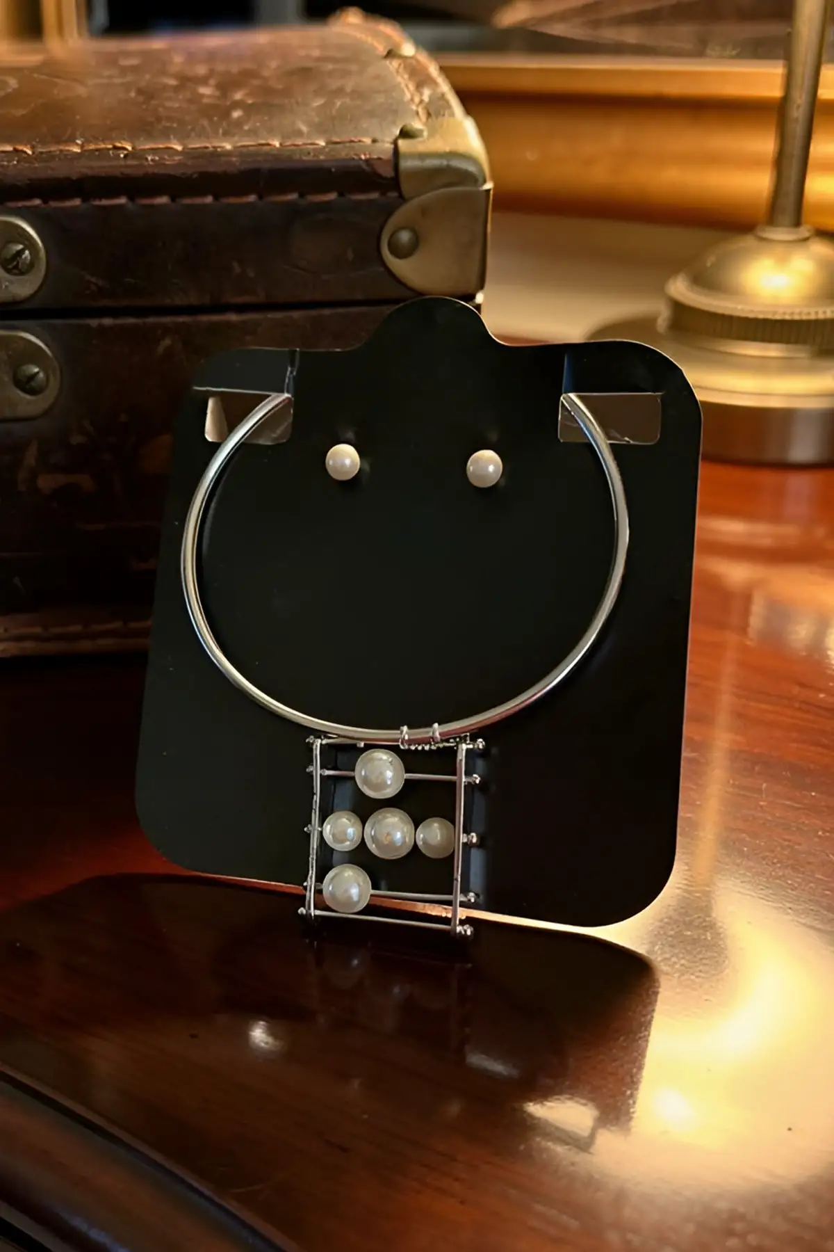 Gümüş Renk İnci Detaylı Tasarım Kolye