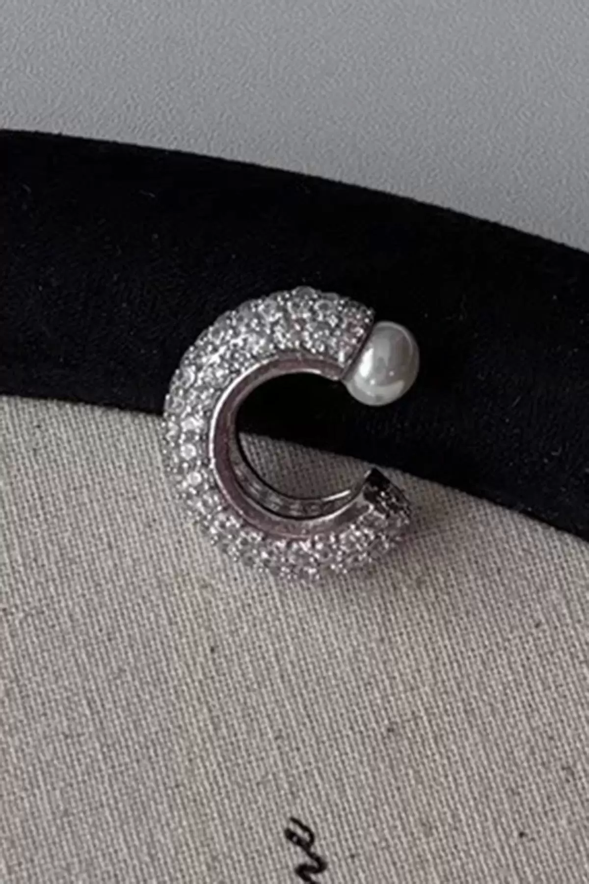 Gümüş Renk İnci Ve Taş Detaylı Ear Cuff (Tek)