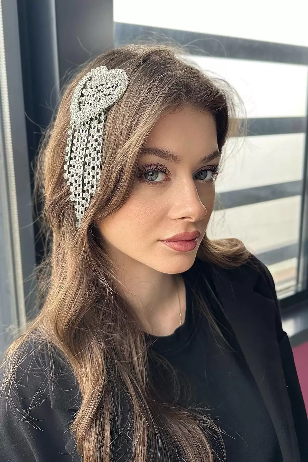 Gümüş Renk Kalp Detaylı Taşlı Tasarım Saç Aksesuarı