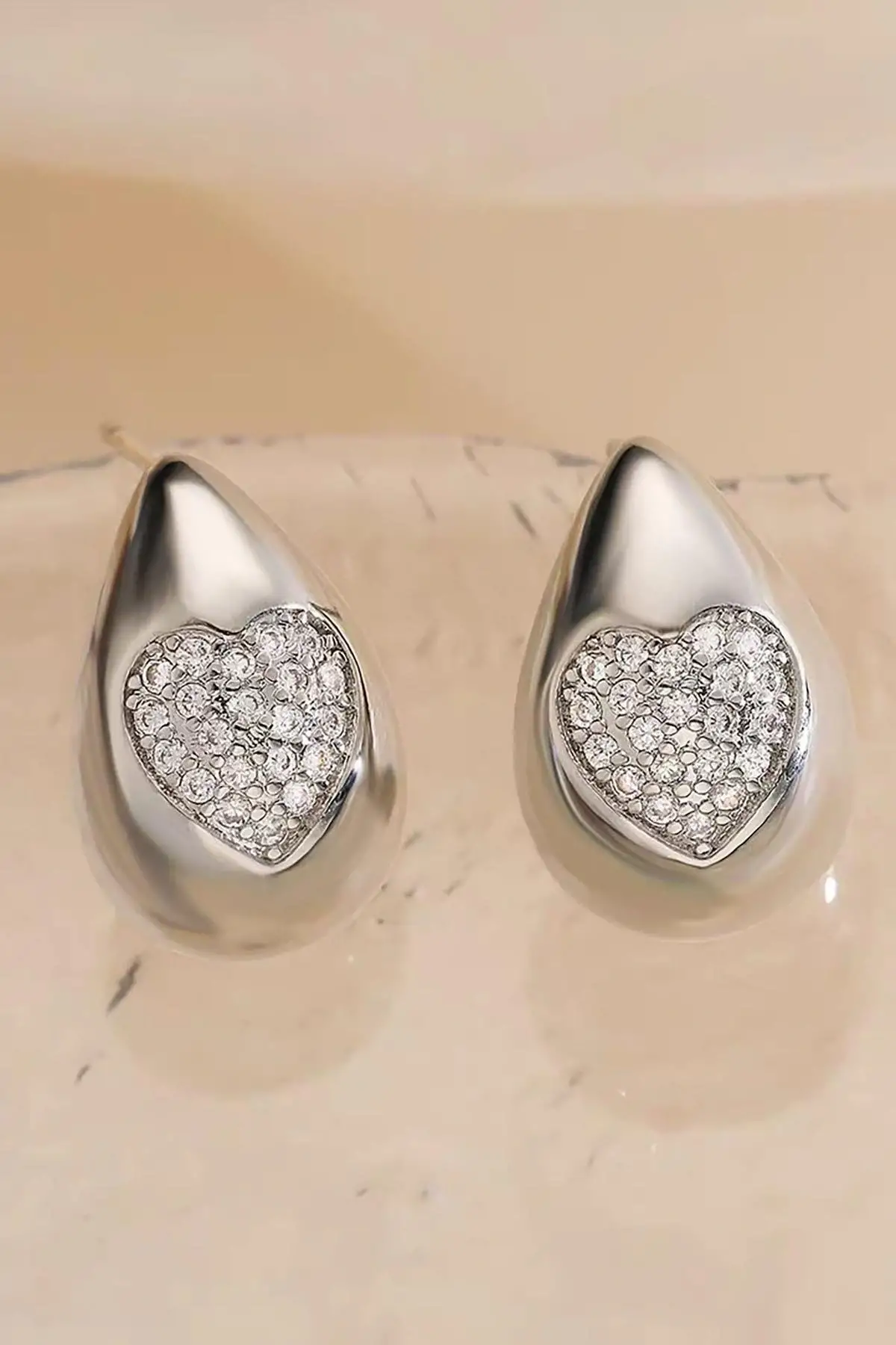 Gümüş Renk Kalp Figürlü Bottega Çelik Küpe (Çift)