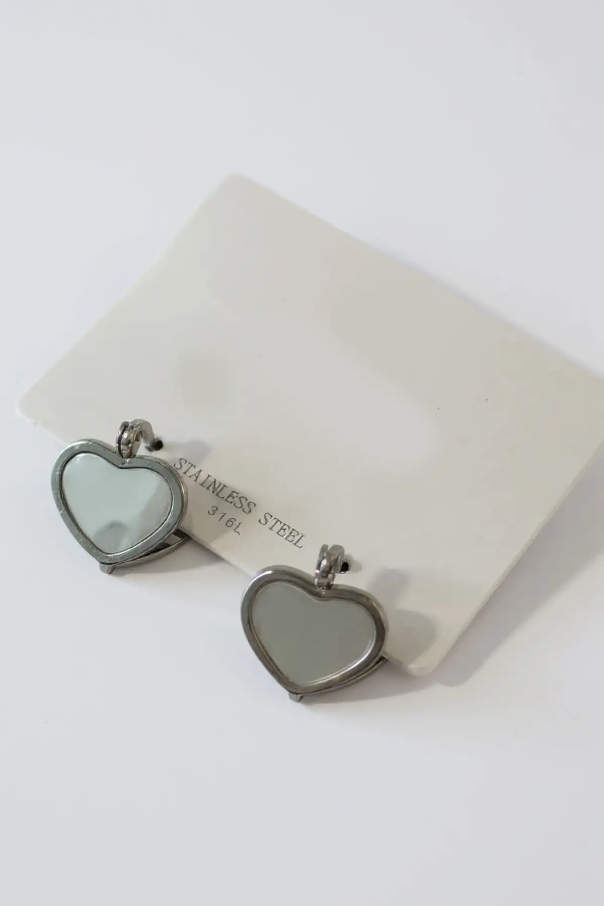 Gümüş Renk Kalp Figürlü Çelik Küpe (Çift)