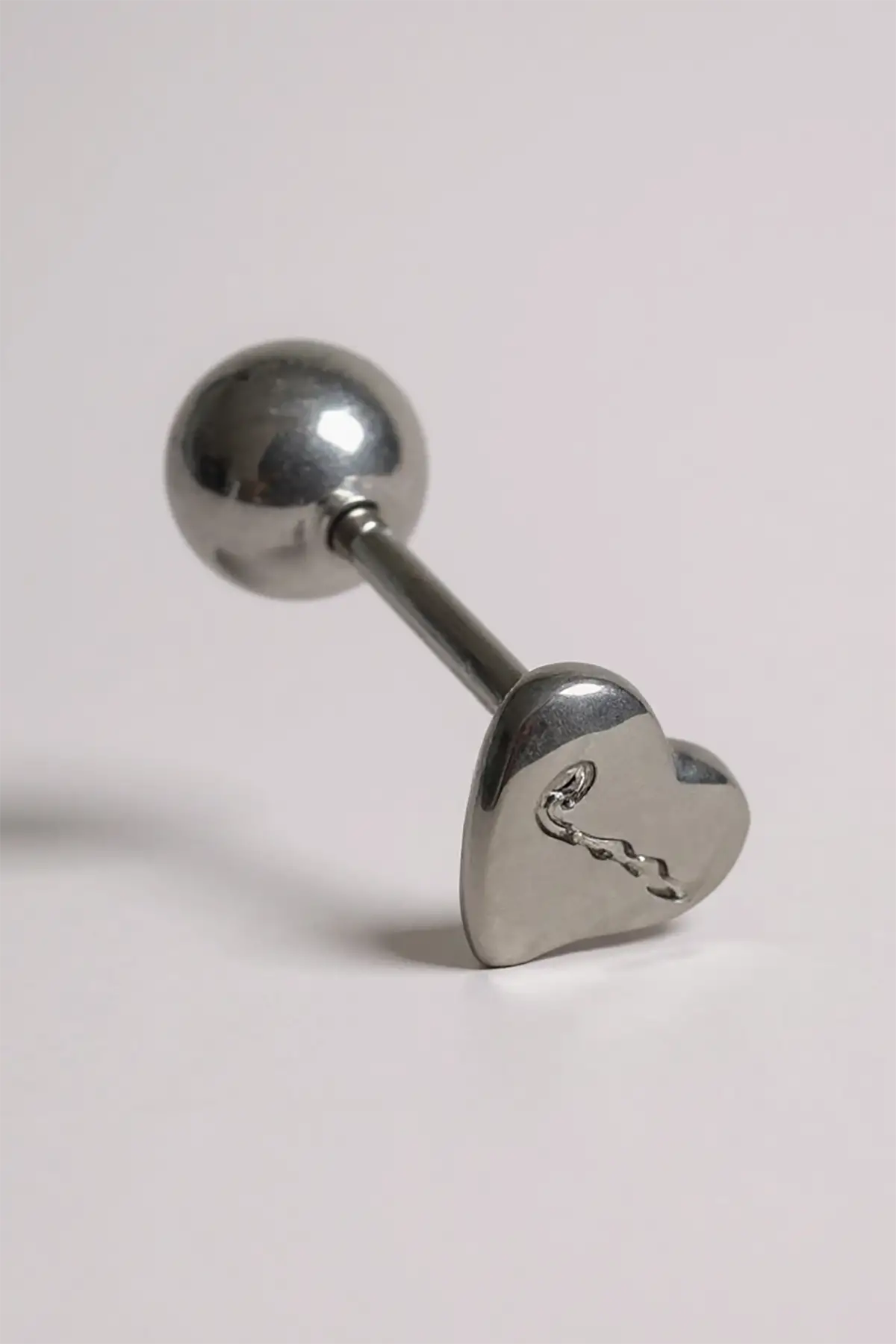 Gümüş Renk Kalp Figürlü Cerrahi Çelik Tragus/Kıkırdak Küpe/Piercing (Tek)