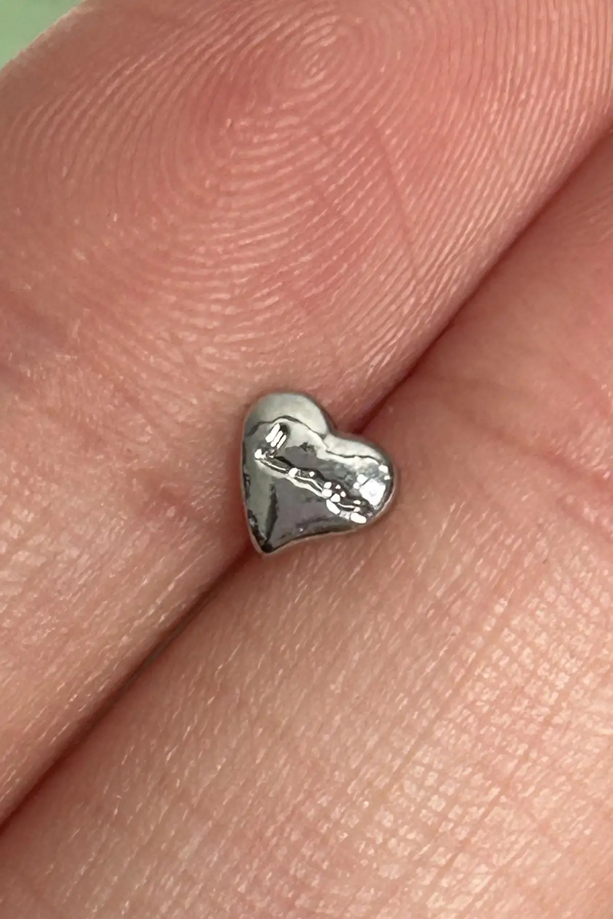 Gümüş Renk Kalp Figürlü Cerrahi Çelik Tragus/Kıkırdak Küpe/Piercing (Tek)