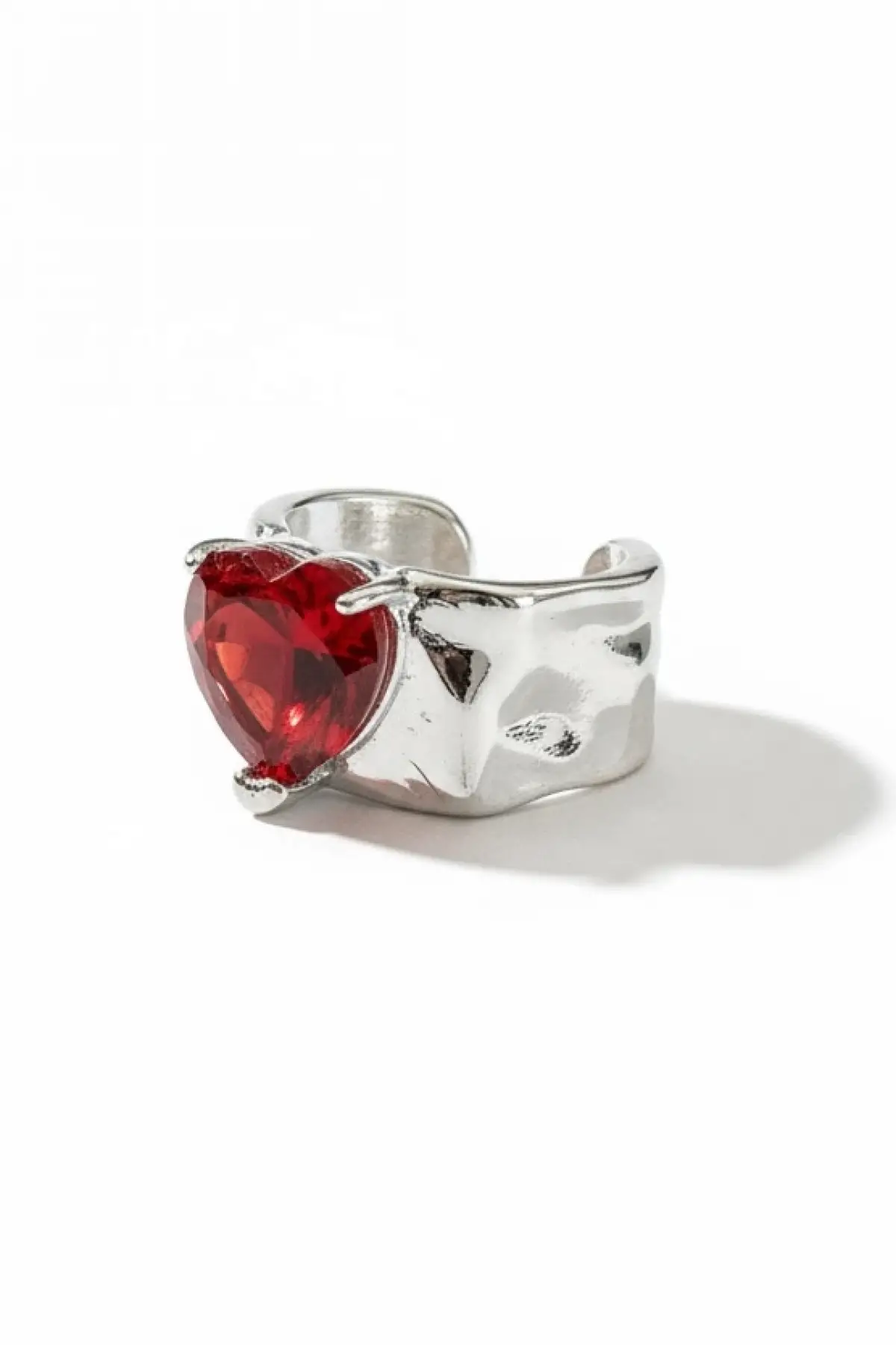Gümüş Renk Kalp Figürlü Kırmızı Taş Detaylı 14K Altın Kaplama Ear Cuff (Tek)