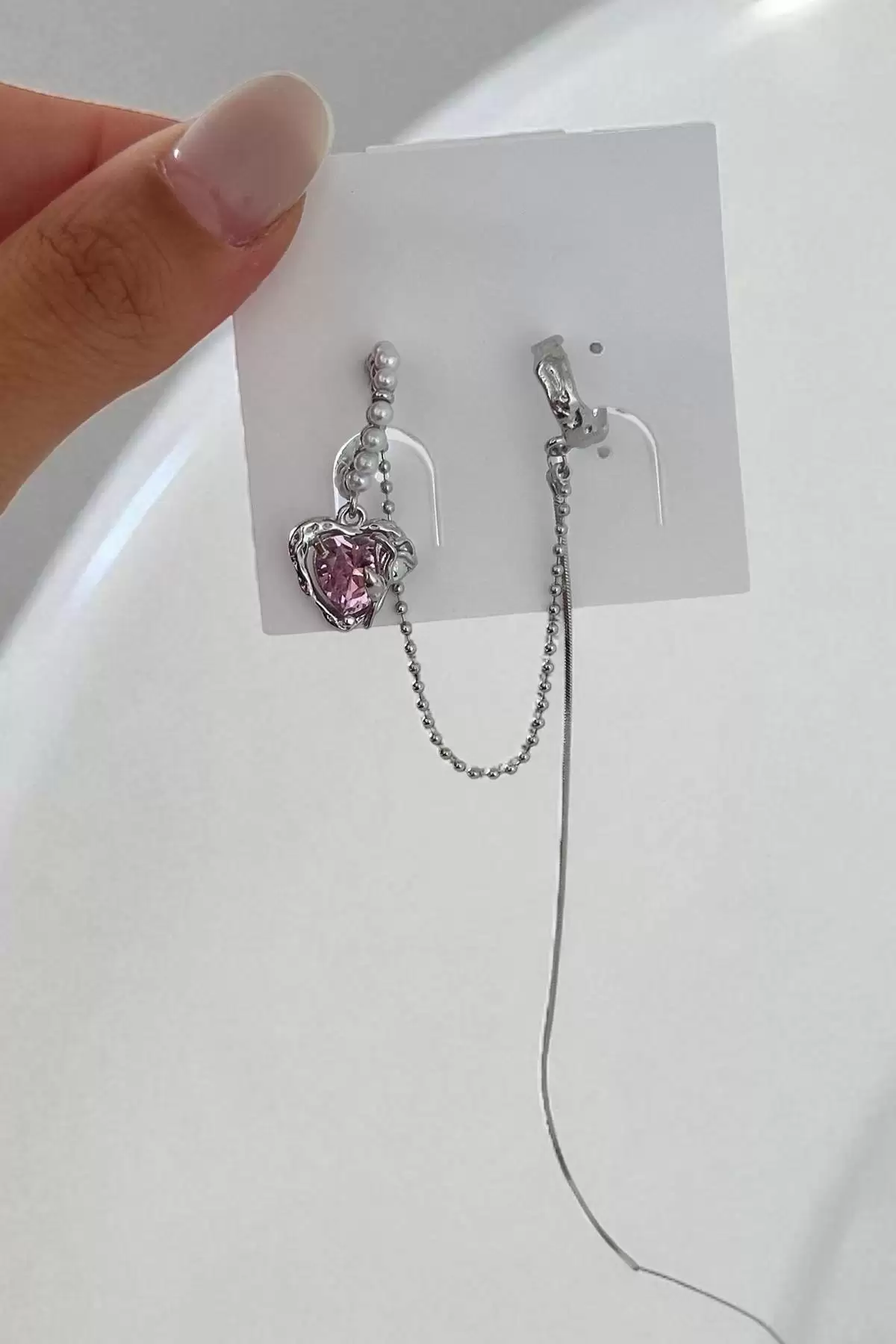 Gümüş Renk Kalp Figürlü Taş Detaylı Kulak Aksesuarı
