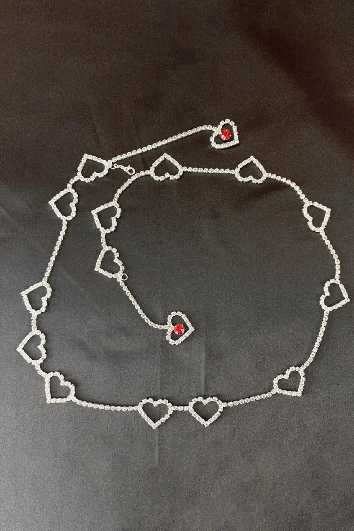 Gümüş Renk Kalp Figürlü Taş Detaylı Tasarım Bel Zinciri/Vücut Aksesuar