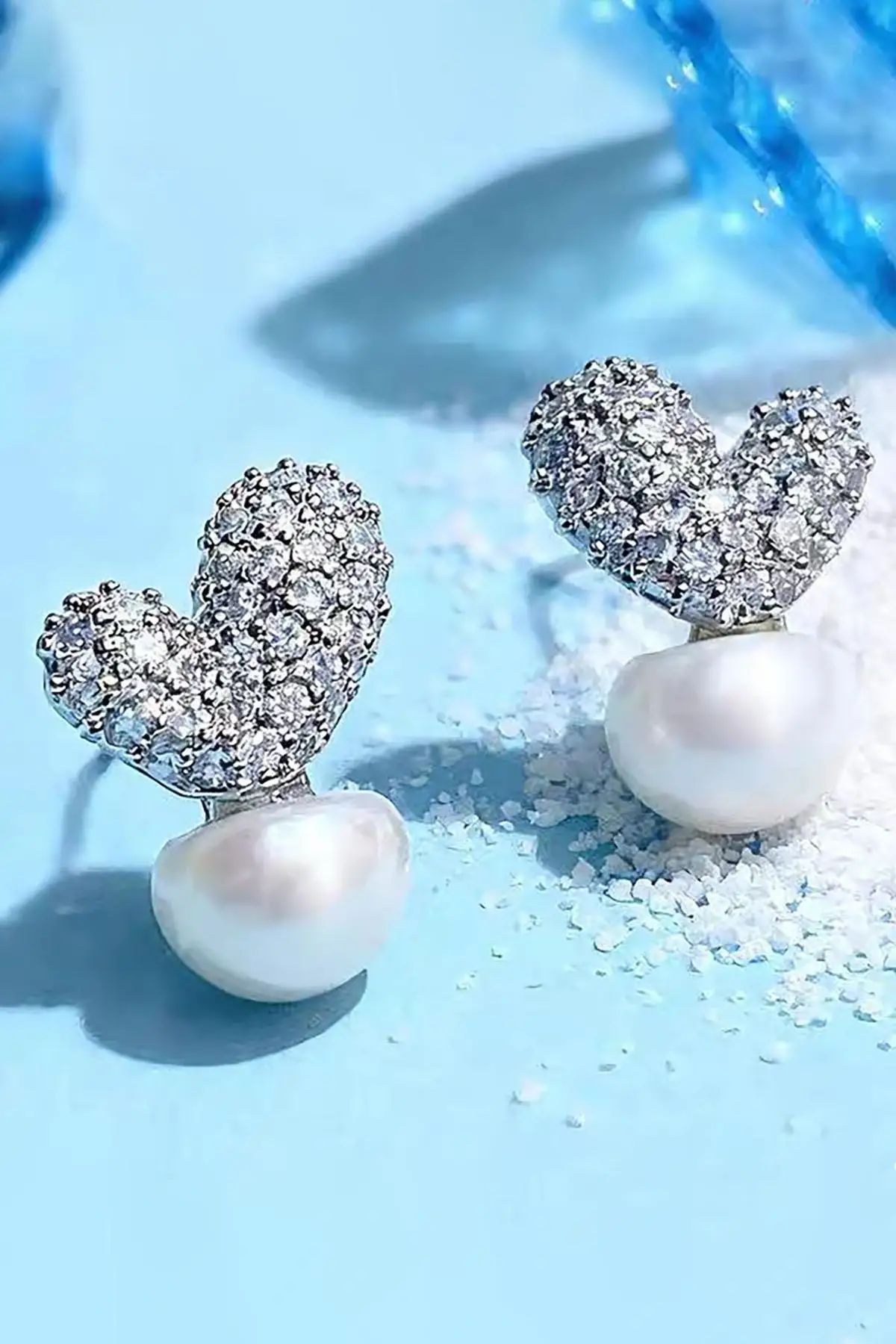 Gümüş Renk Kalp Figürlü Taş Ve İnci Detaylı 14K Altın Kaplama Küpe (Çift)