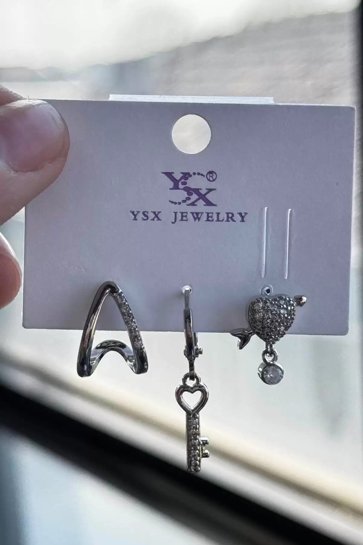 Gümüş Renk Kalp Ve Anahtar Figürlü Taş Detaylı VİP 3lü YSX Küpe Set