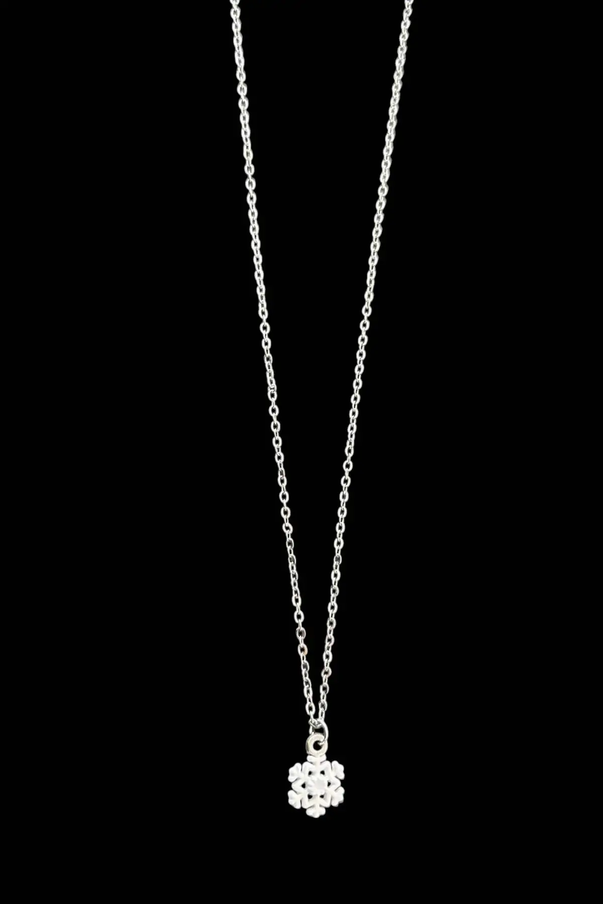 Gümüş Renk Kar Tanesi Figürlü Çelik Kolye