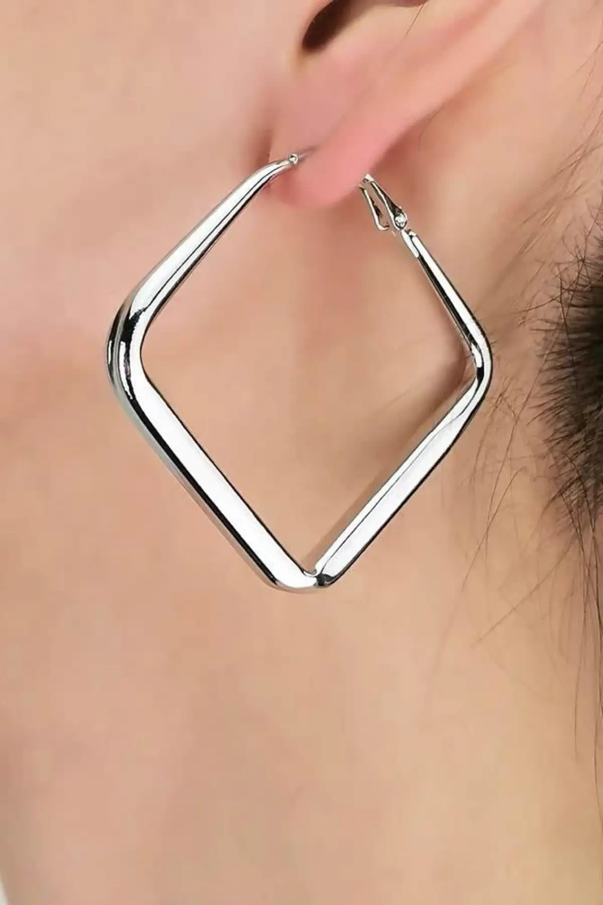 Gümüş Renk Kare Küpe (Çift)