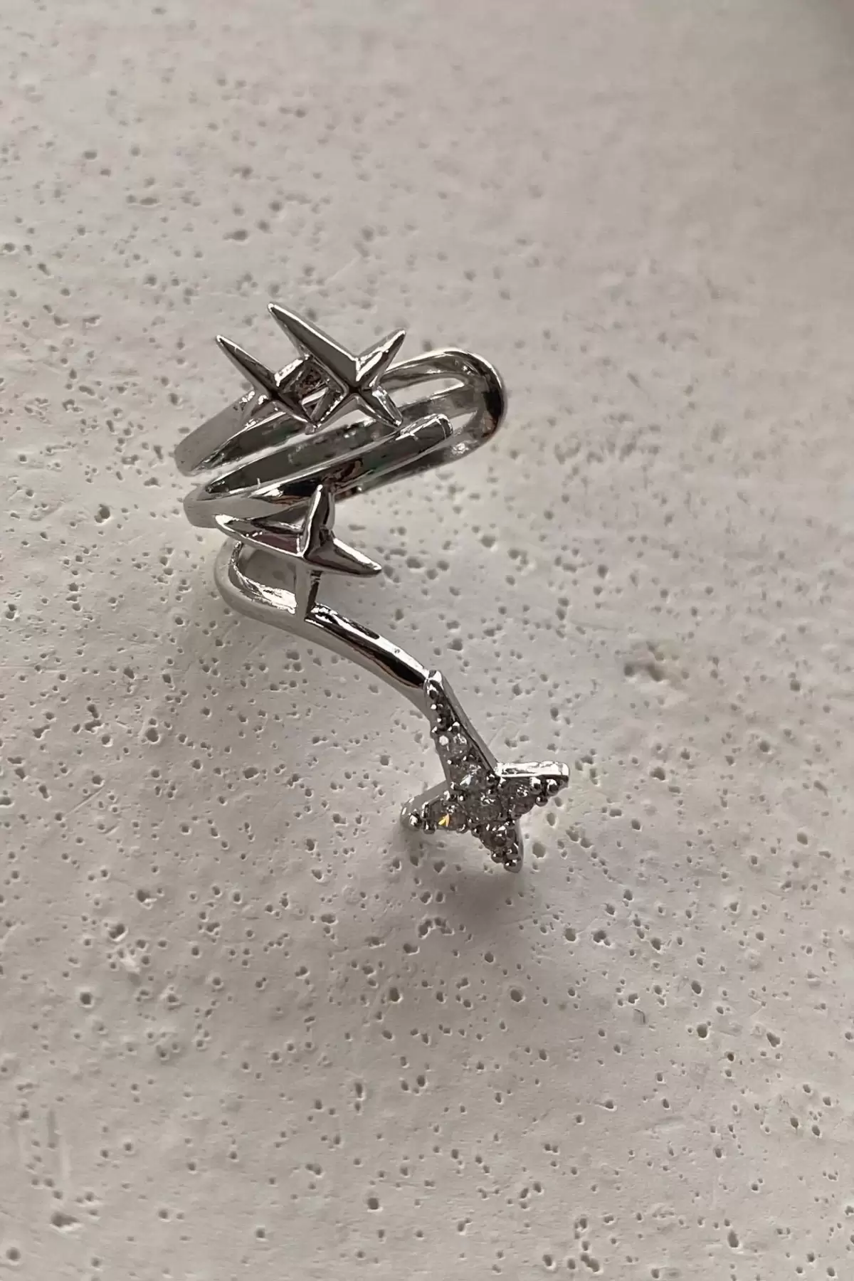 Gümüş Renk Kelebek Detaylı Çelik Ear Cuff Küpe (Tek)