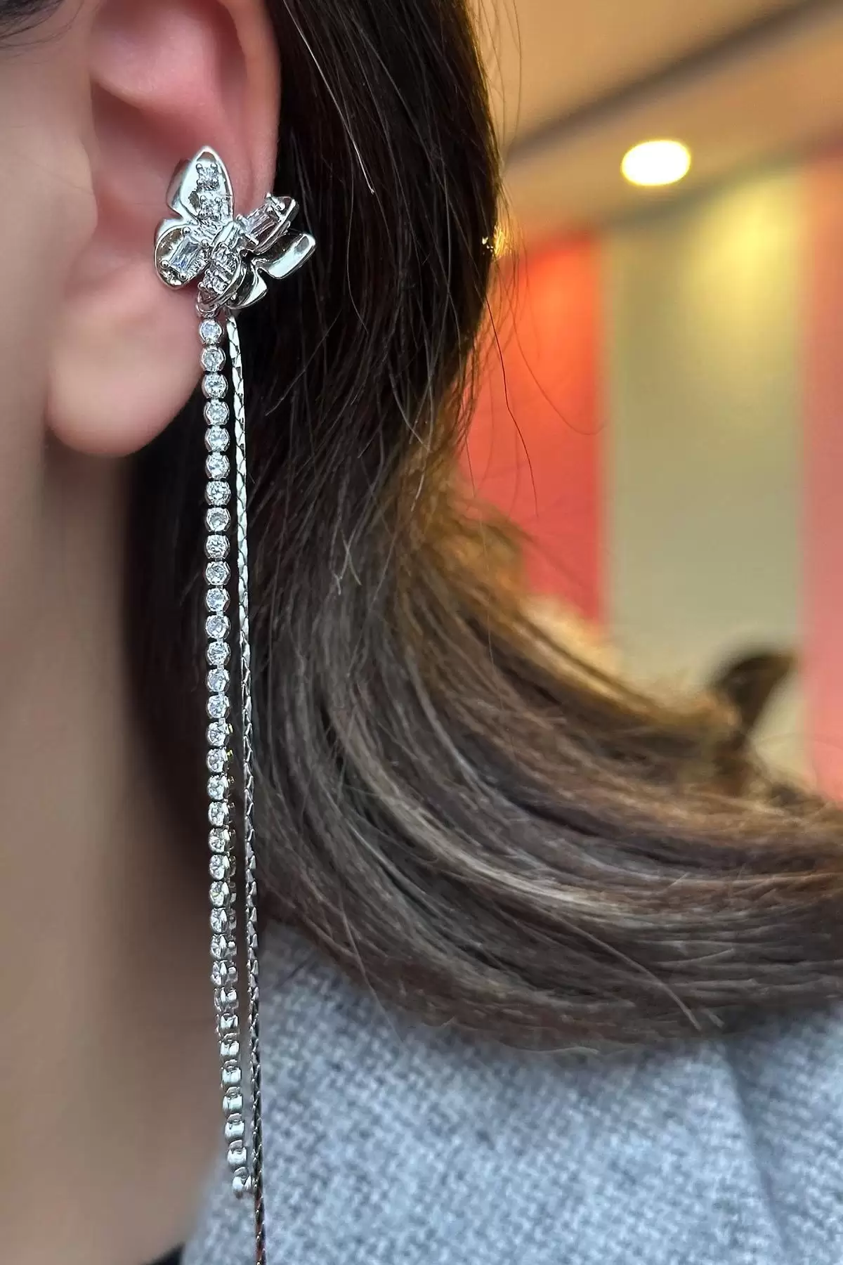 Gümüş Renk Kelebek Figürlü Sallantılı Ear Cuff Küpe (Tek)