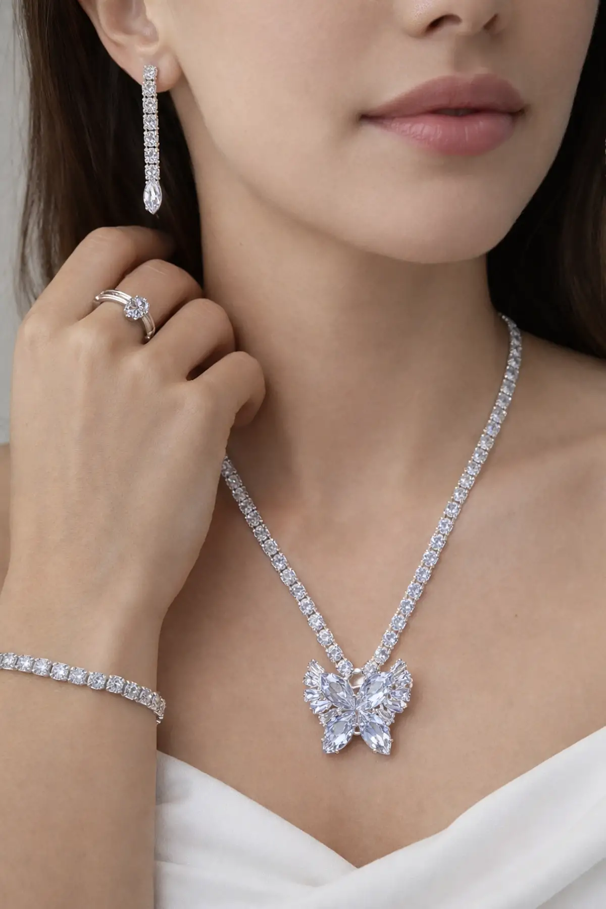 Gümüş Renk Kelebek Figürlü Taş Detaylı 4lü Abiye Set