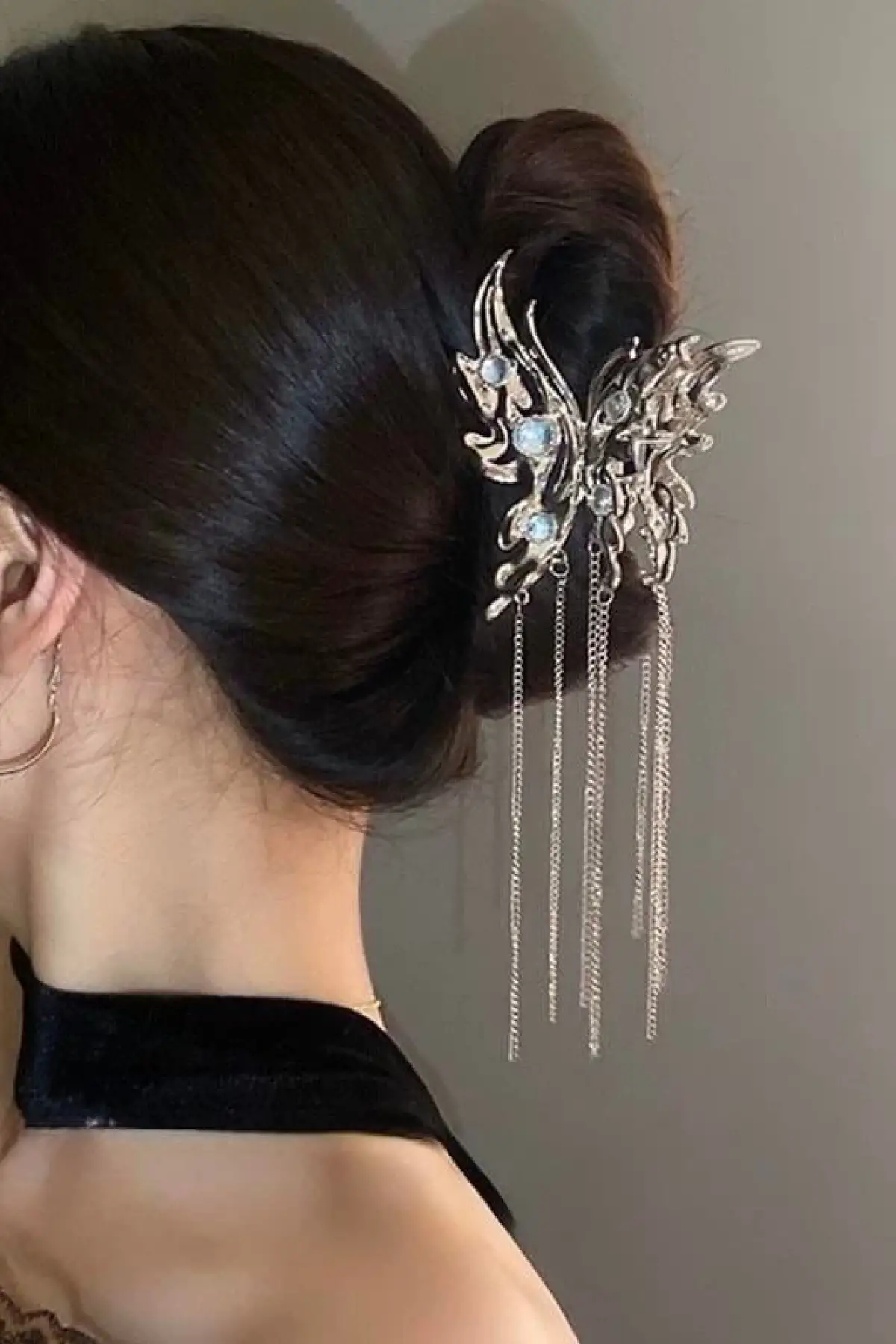 Gümüş Renk Kelebek Figürlü Taş Detaylı Sallantılı Metal Mandal Toka