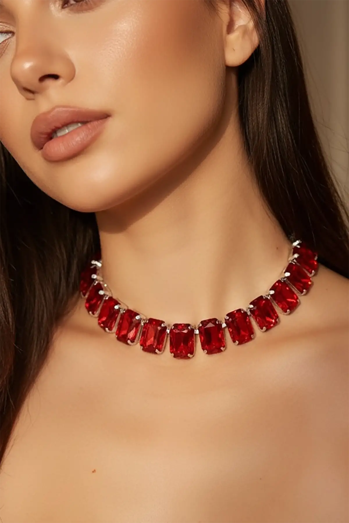 Gümüş Renk Kırmızı Taş Detaylı Tasarım Abiye Kolye