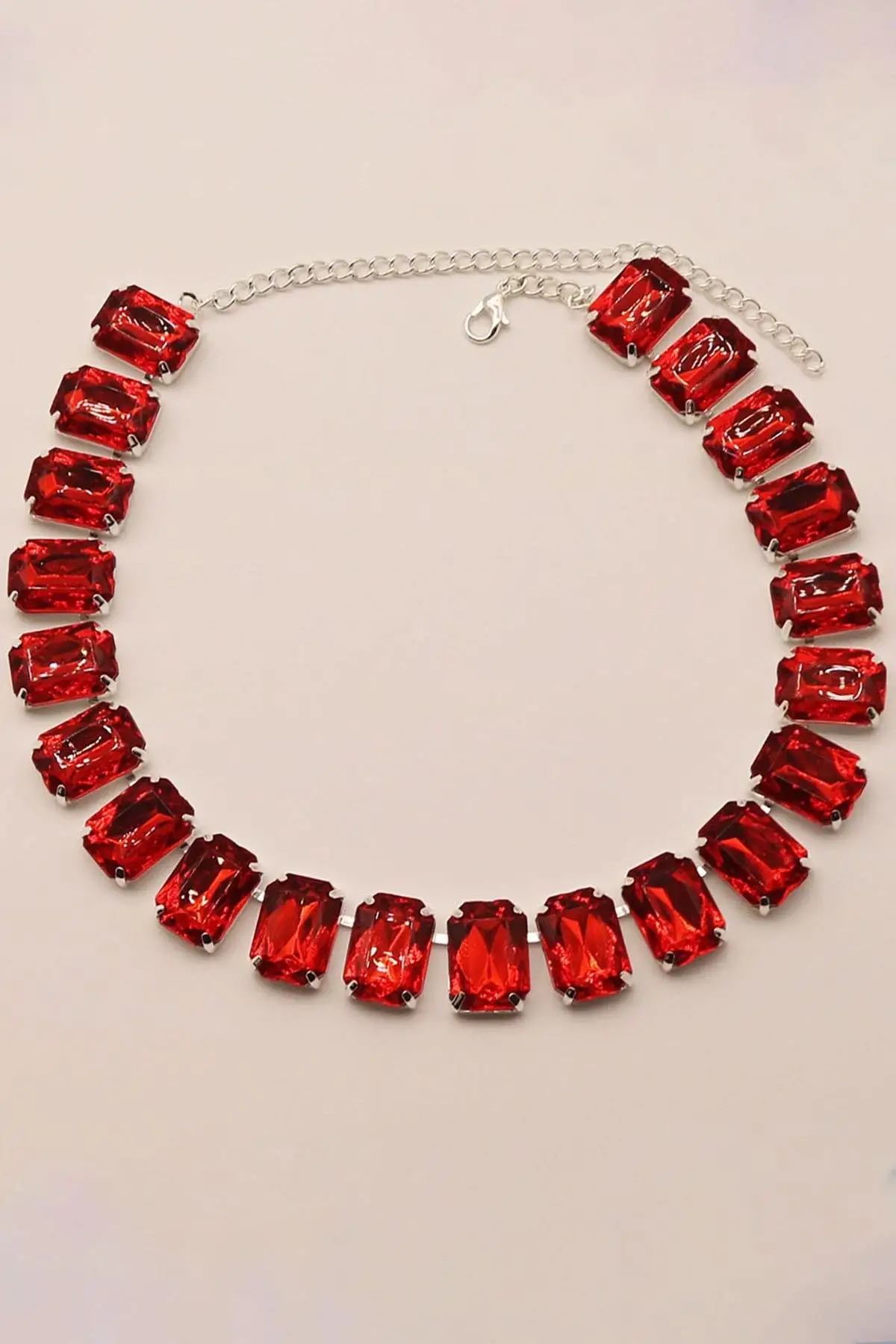 Gümüş Renk Kırmızı Taş Detaylı Tasarım Abiye Kolye