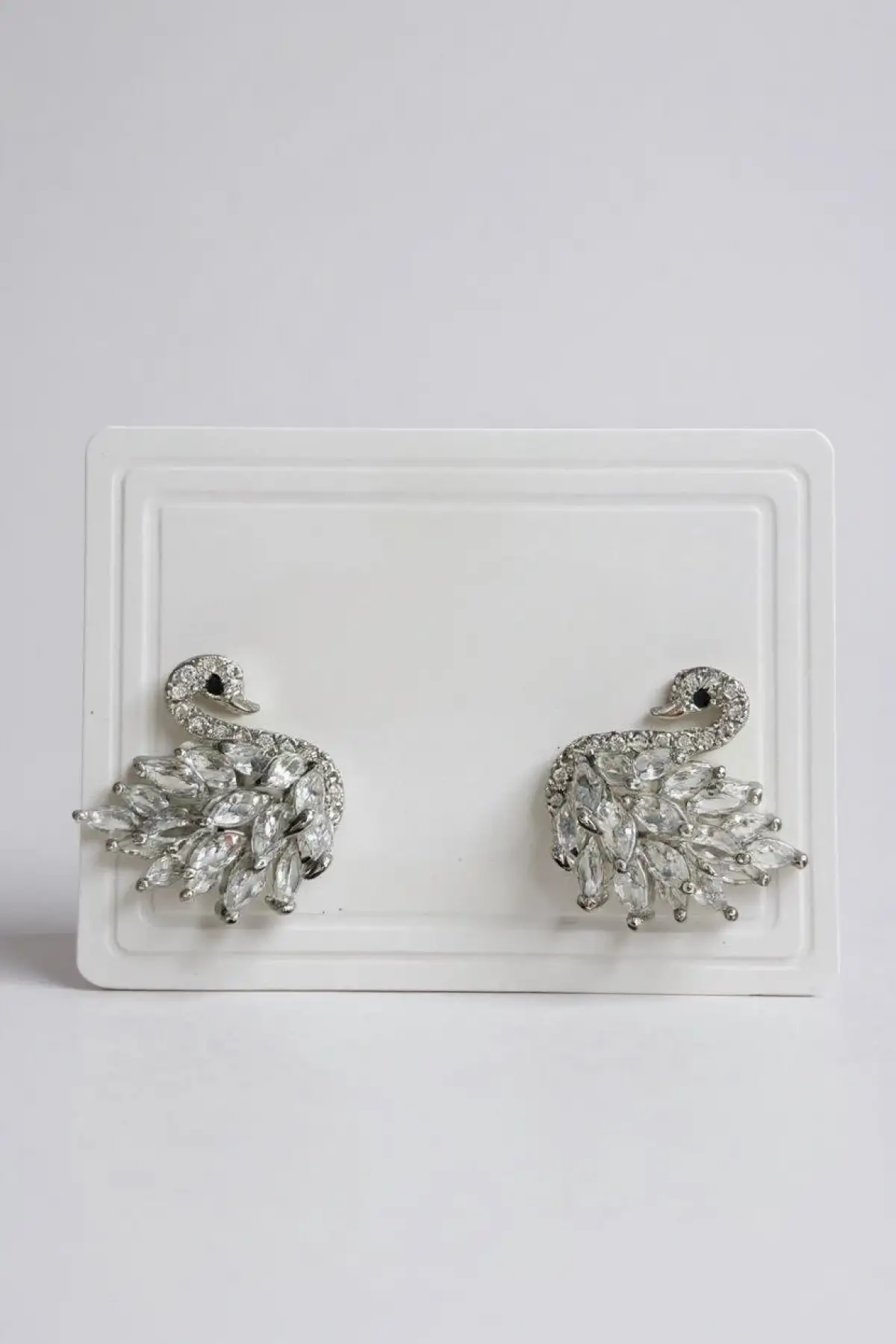 Gümüş Renk Kuğu Figürlü 14K Altın Kaplama Taş Detaylı Küpe (Çift)