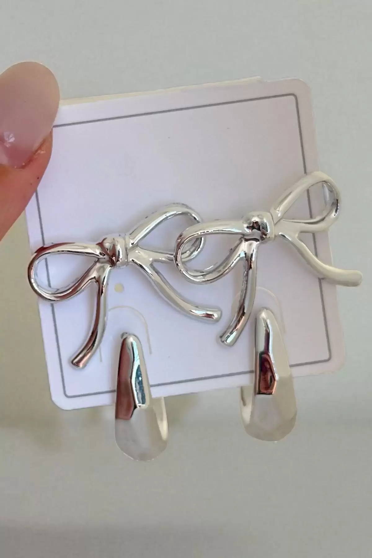 Gümüş Renk Kurdele Figürlü 4lü Küpe Set