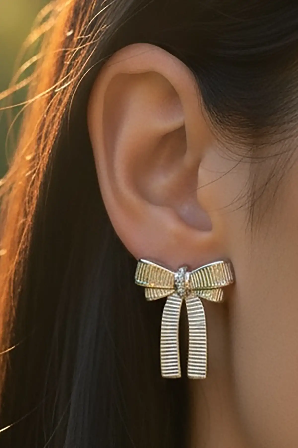 Gümüş Renk Kurdele Figürlü Çelik Küpe (Çift)