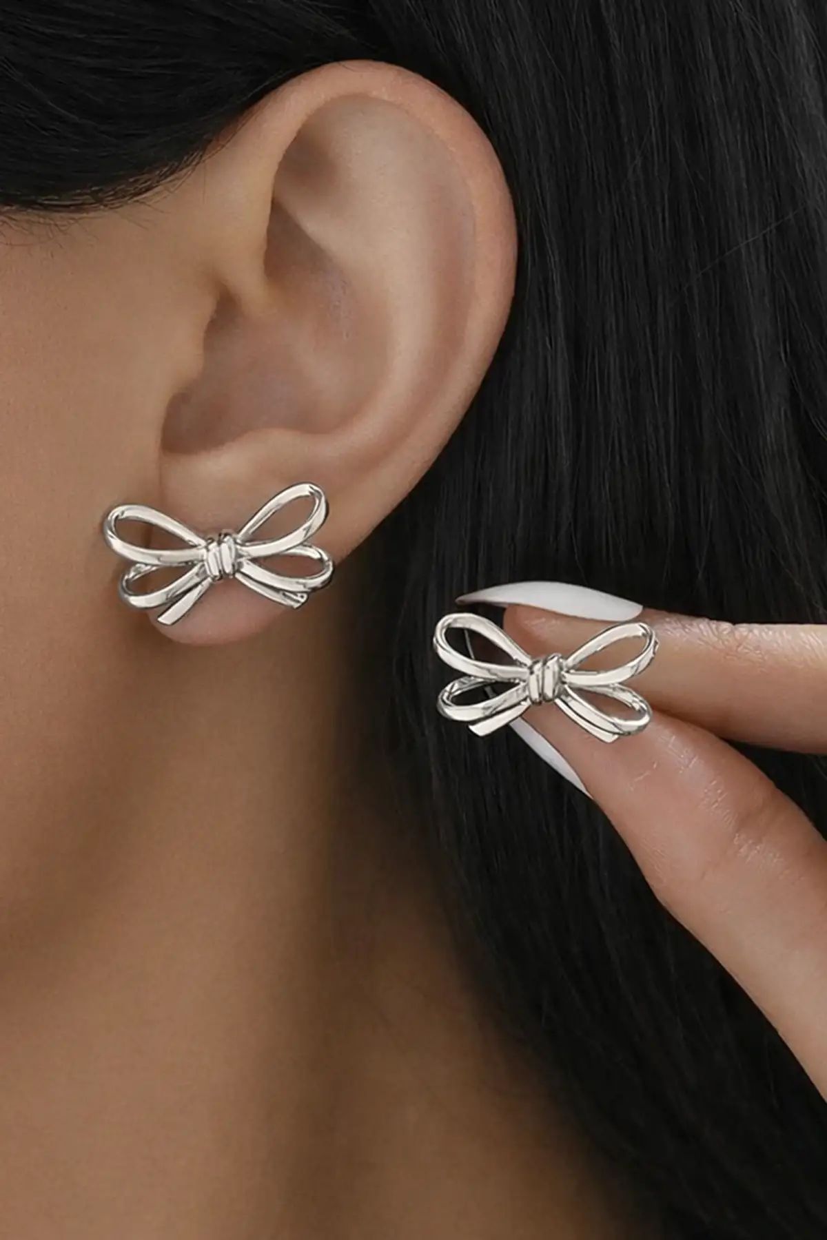 Gümüş Renk Kurdele Figürlü Çelik Küpe (Çift)