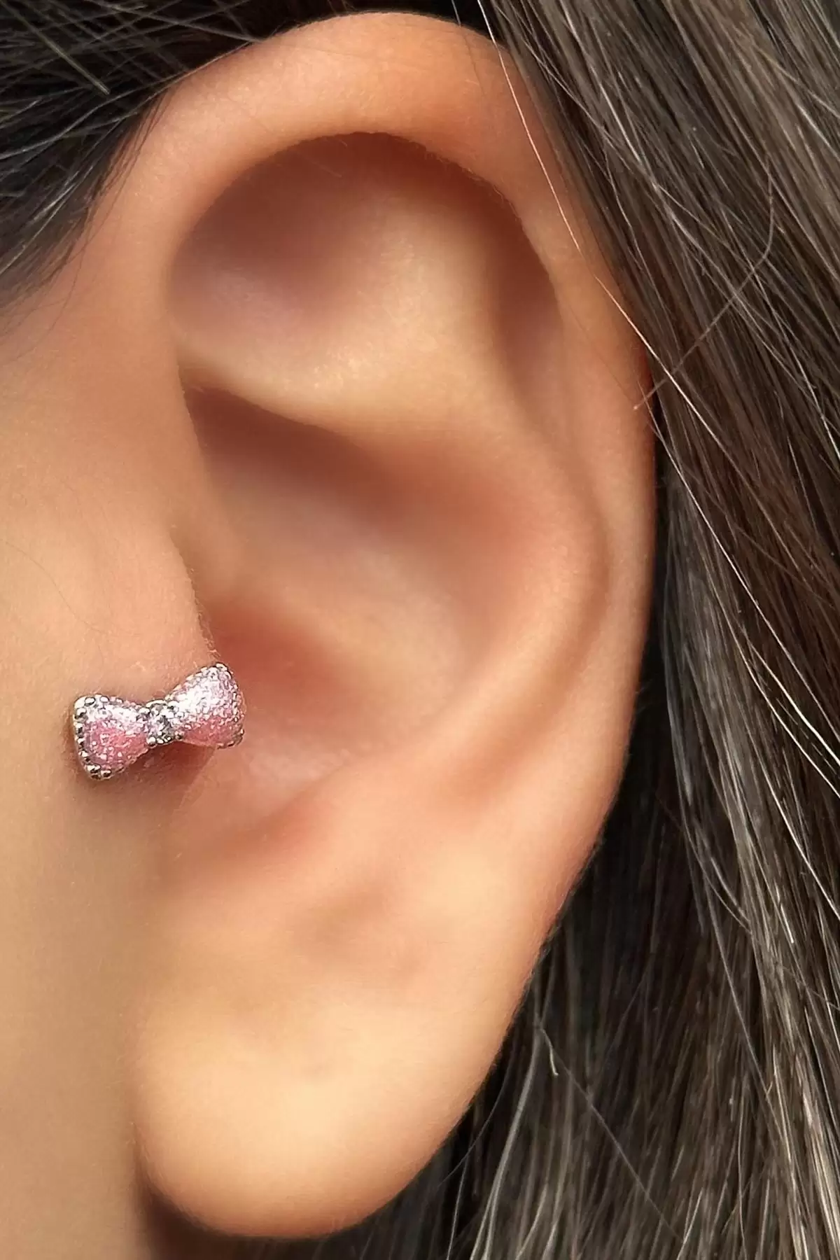 Gümüş Renk Kurdele Figürlü Çelik Tragus/Kıkırdak Küpe/Piercing (Tek)