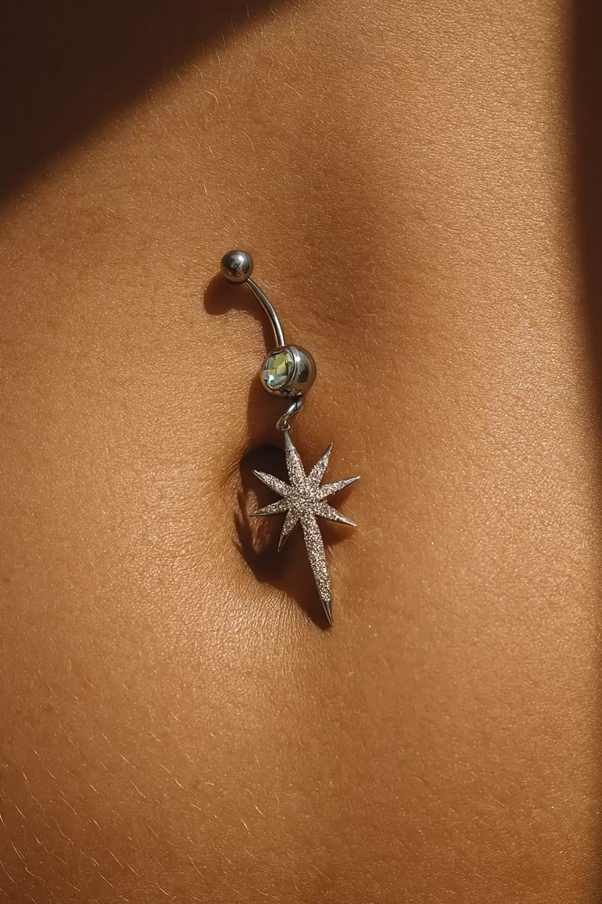 Gümüş Renk Kutup Yıldız Figürlü Taş Detaylı Cerrahi Çelik Göbek Piercing