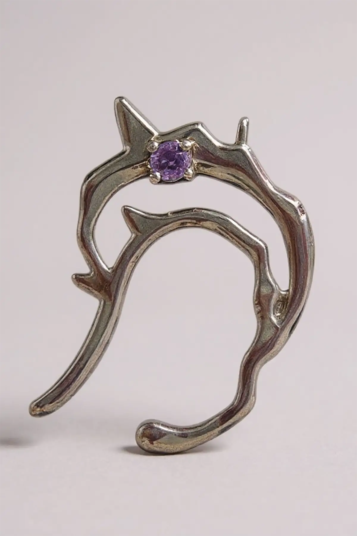 Gümüş Renk Mor Taş Detaylı 14K Altın Kaplama TX Ear Cuff (Tek)