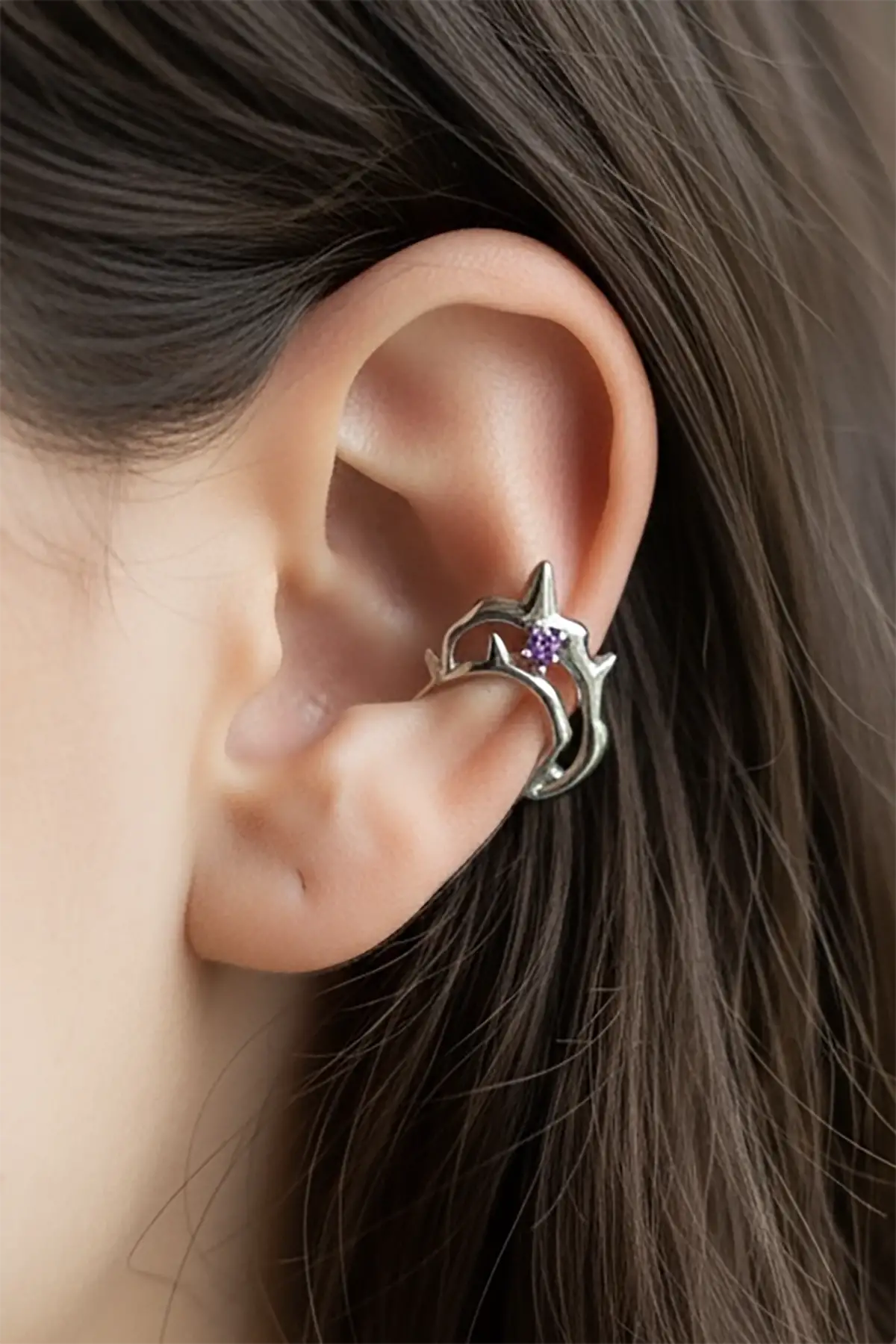 Gümüş Renk Mor Taş Detaylı 14K Altın Kaplama TX Ear Cuff (Tek)