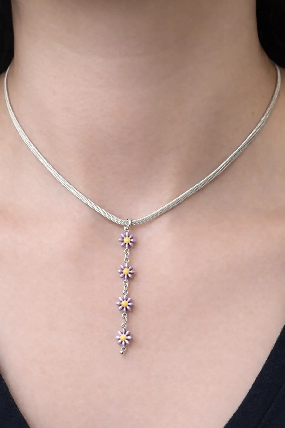 Gümüş Renk Papatya Figürlü İtalyan Zincir Detaylı Çelik Kolye