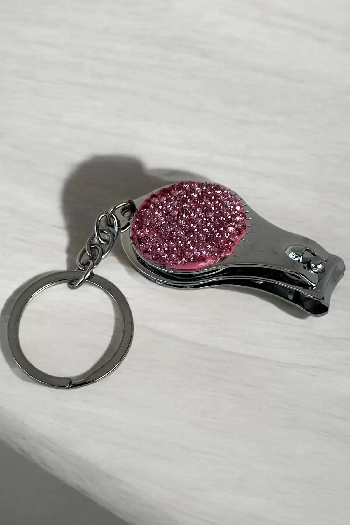 Gümüş Renk Pembe Taş Detaylı Tırnak Makaslı Anahtarlık