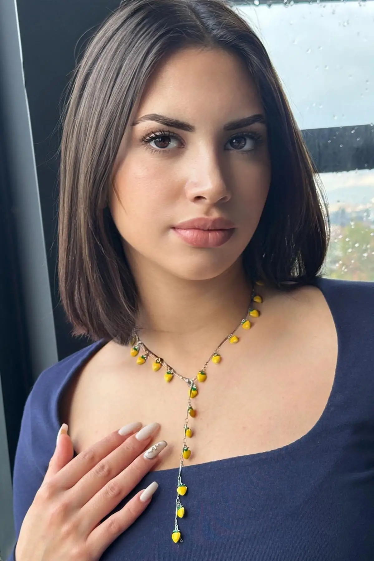 Gümüş Renk Sarı Kalp Figürlü Çelik Y Kolye