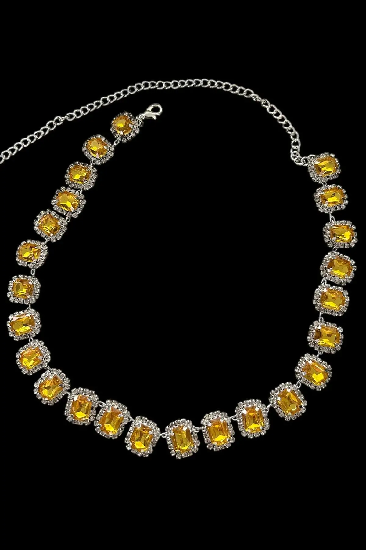 Gümüş Renk Sarı Taş Detaylı Tasarım Abiye Kolye